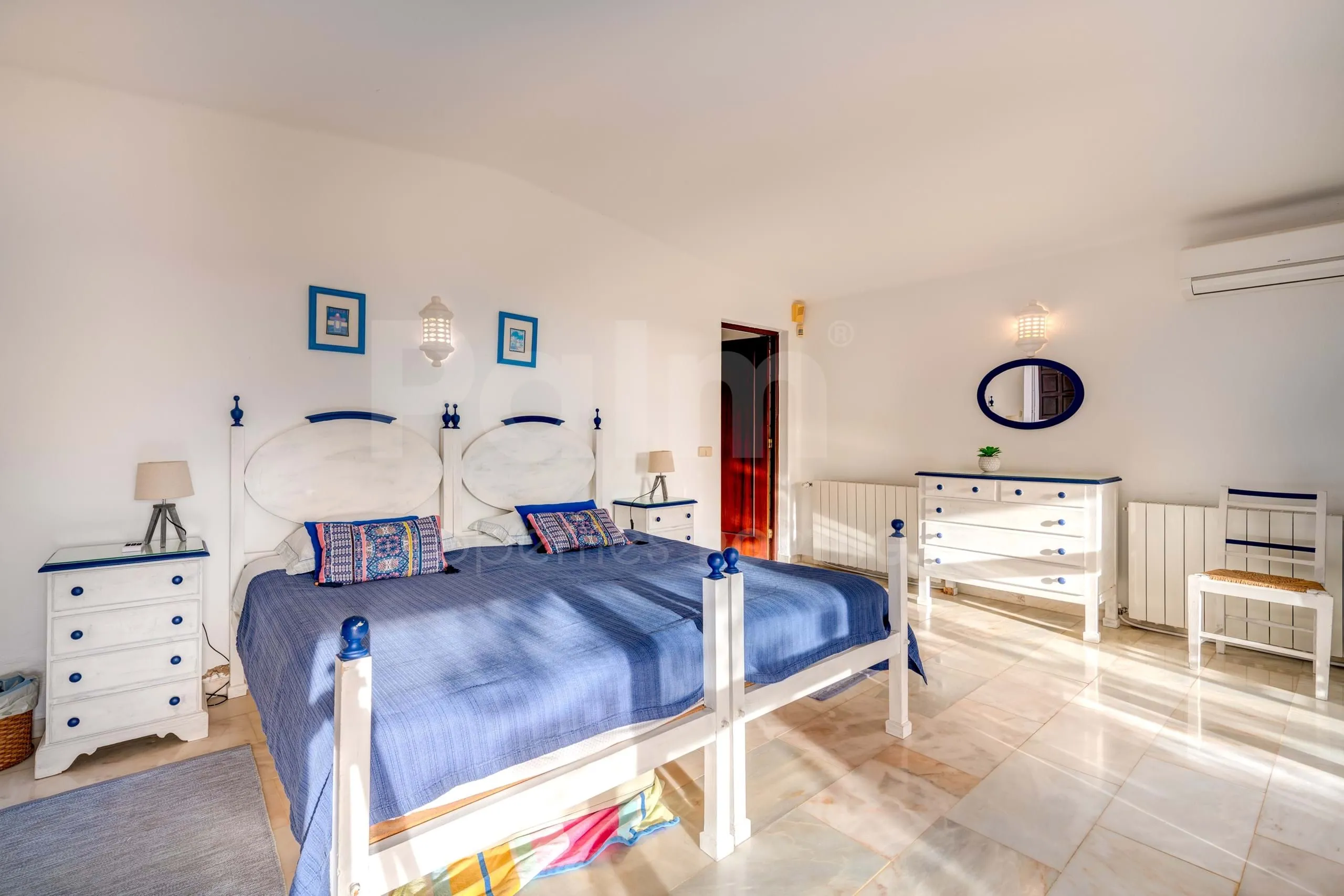 Elegant 8-Bedroom Villa with Pool and Gardens Near Algarve Coast - View image 45 of 57