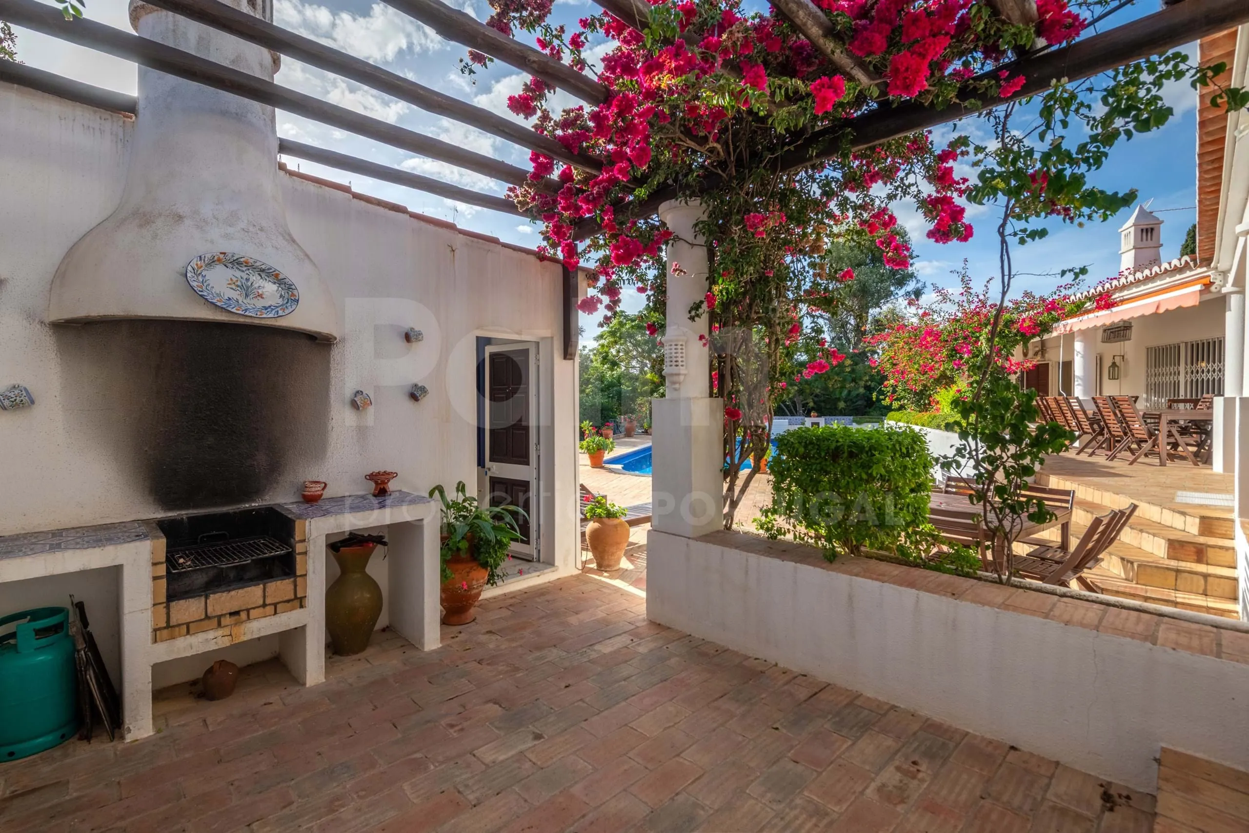 Elegant 8-Bedroom Villa with Pool and Gardens Near Algarve Coast - View image 47 of 57