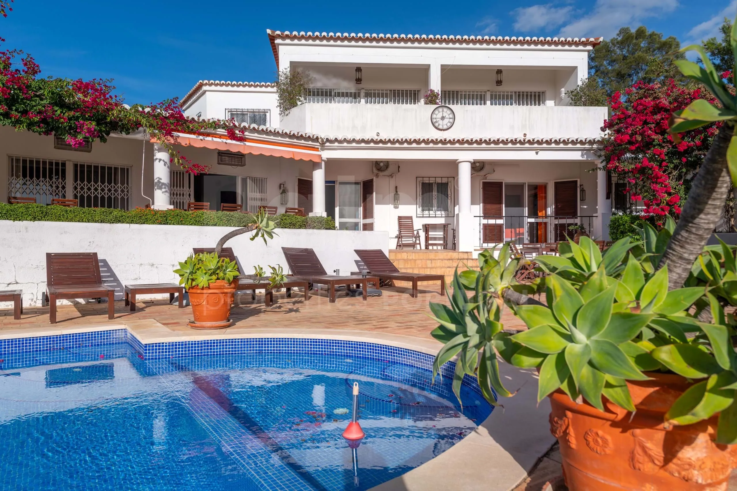 Elegant 8-Bedroom Villa with Pool and Gardens Near Algarve Coast - View image 50 of 57