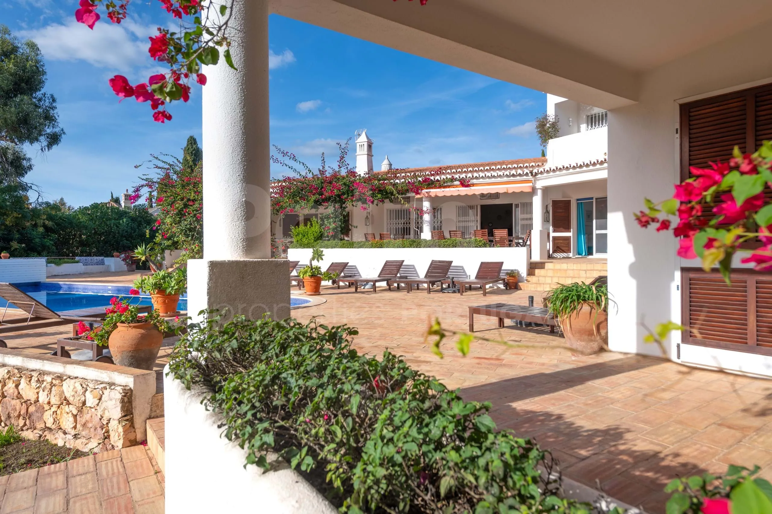 Elegant 8-Bedroom Villa with Pool and Gardens Near Algarve Coast - View image 53 of 57