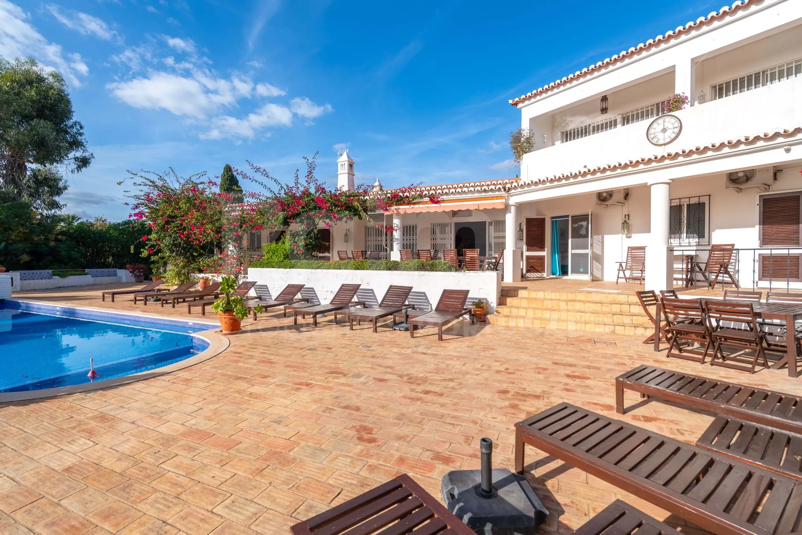 Elegant 8-Bedroom Villa with Pool and Gardens Near Algarve Coast - View image 54 of 57
