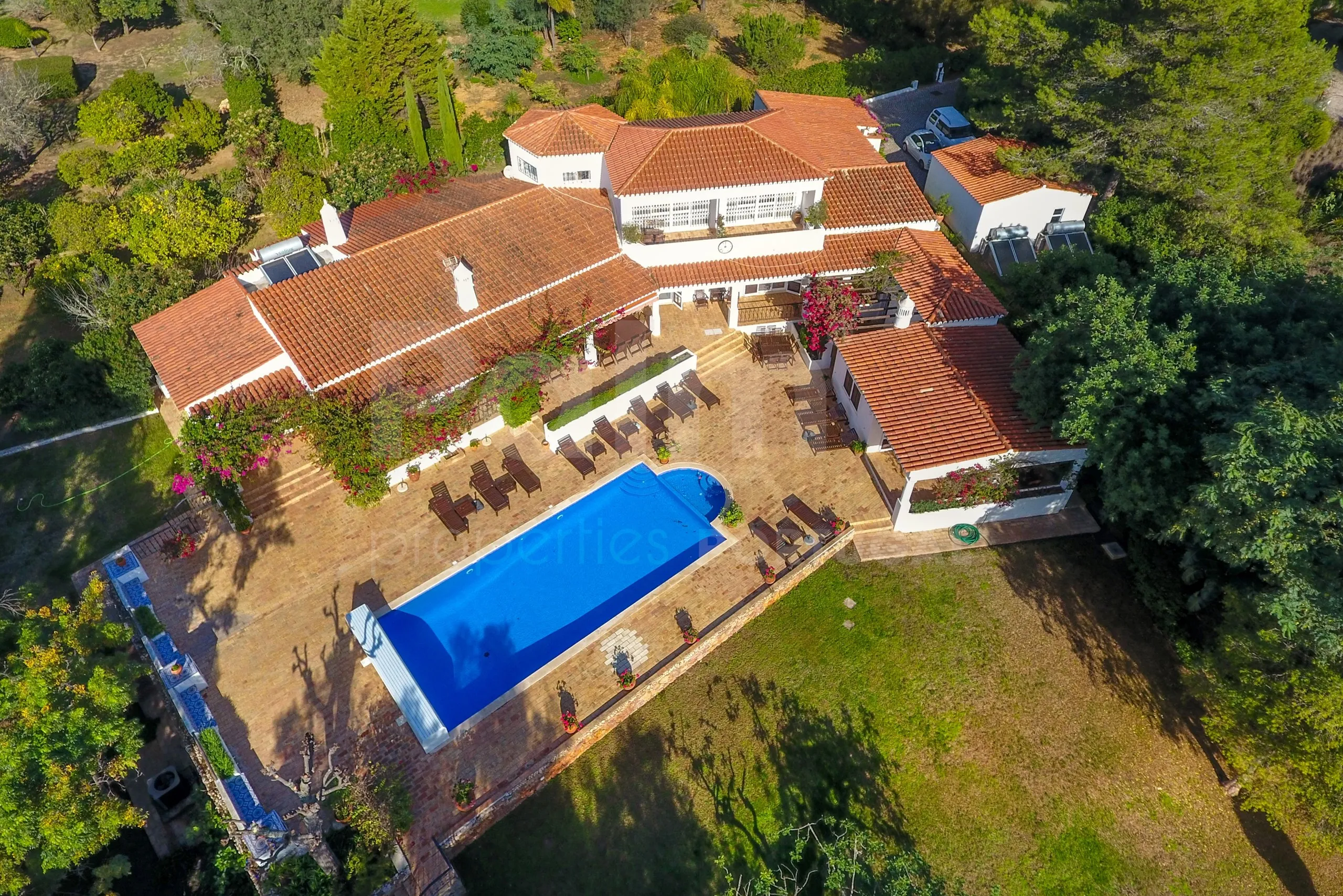 Elegant 8-Bedroom Villa with Pool and Gardens Near Algarve Coast - View image 56 of 57