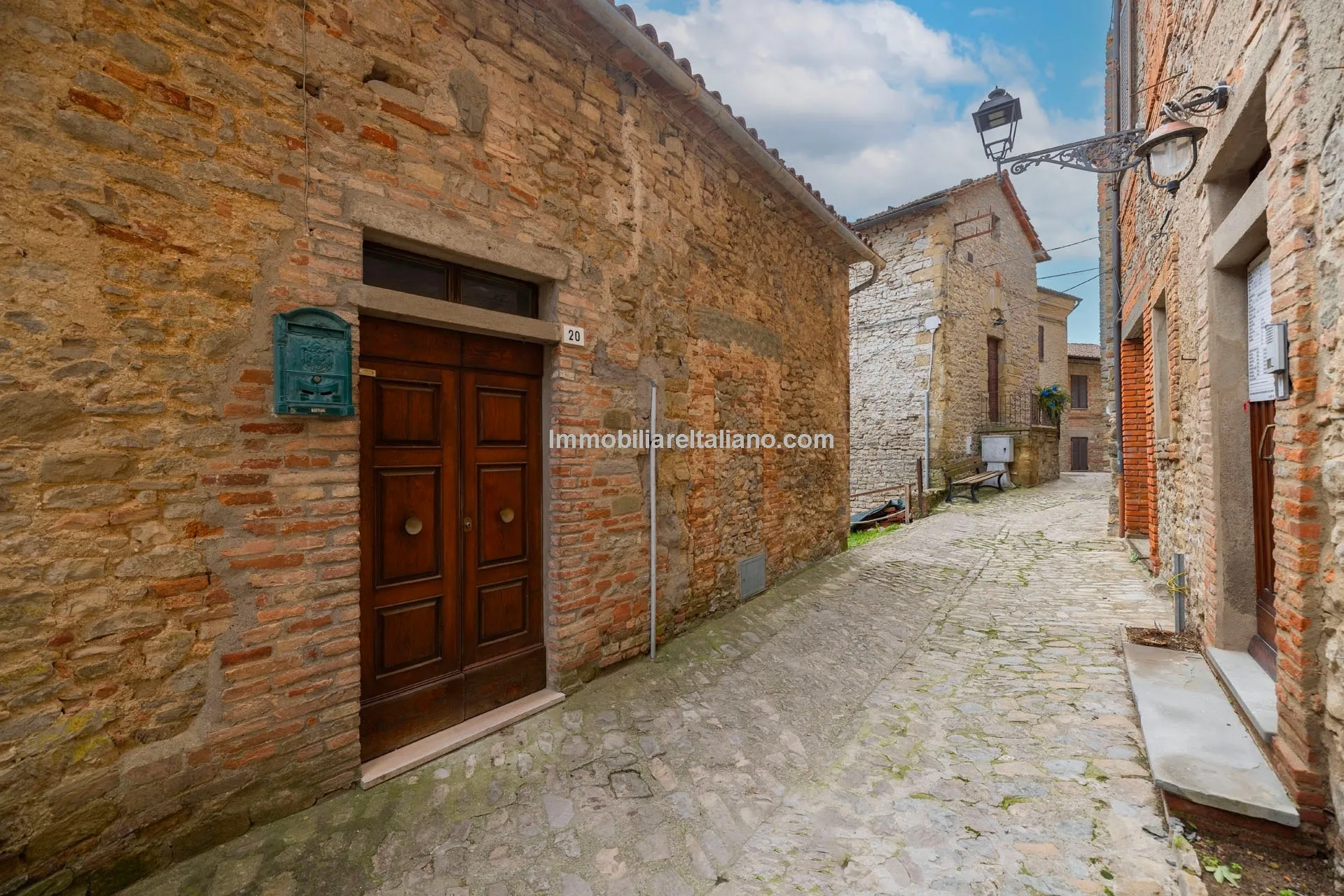 Historic 3-Bedroom Townhouse with Garden in Umbria's Monte Santa Maria Tiberina - View image 7 of 29