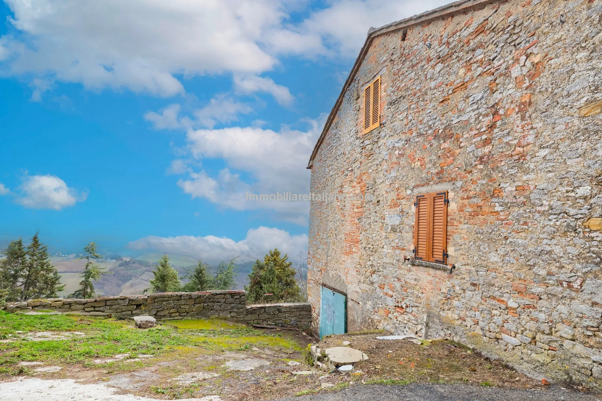 Historic 3-Bedroom Townhouse with Garden in Umbria's Monte Santa Maria Tiberina - View image 10 of 29