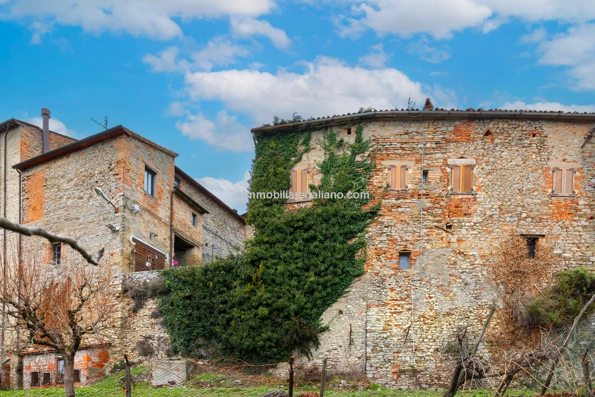 Historic 3-Bedroom Townhouse with Garden in Umbria's Monte Santa Maria Tiberina - View image 11 of 29