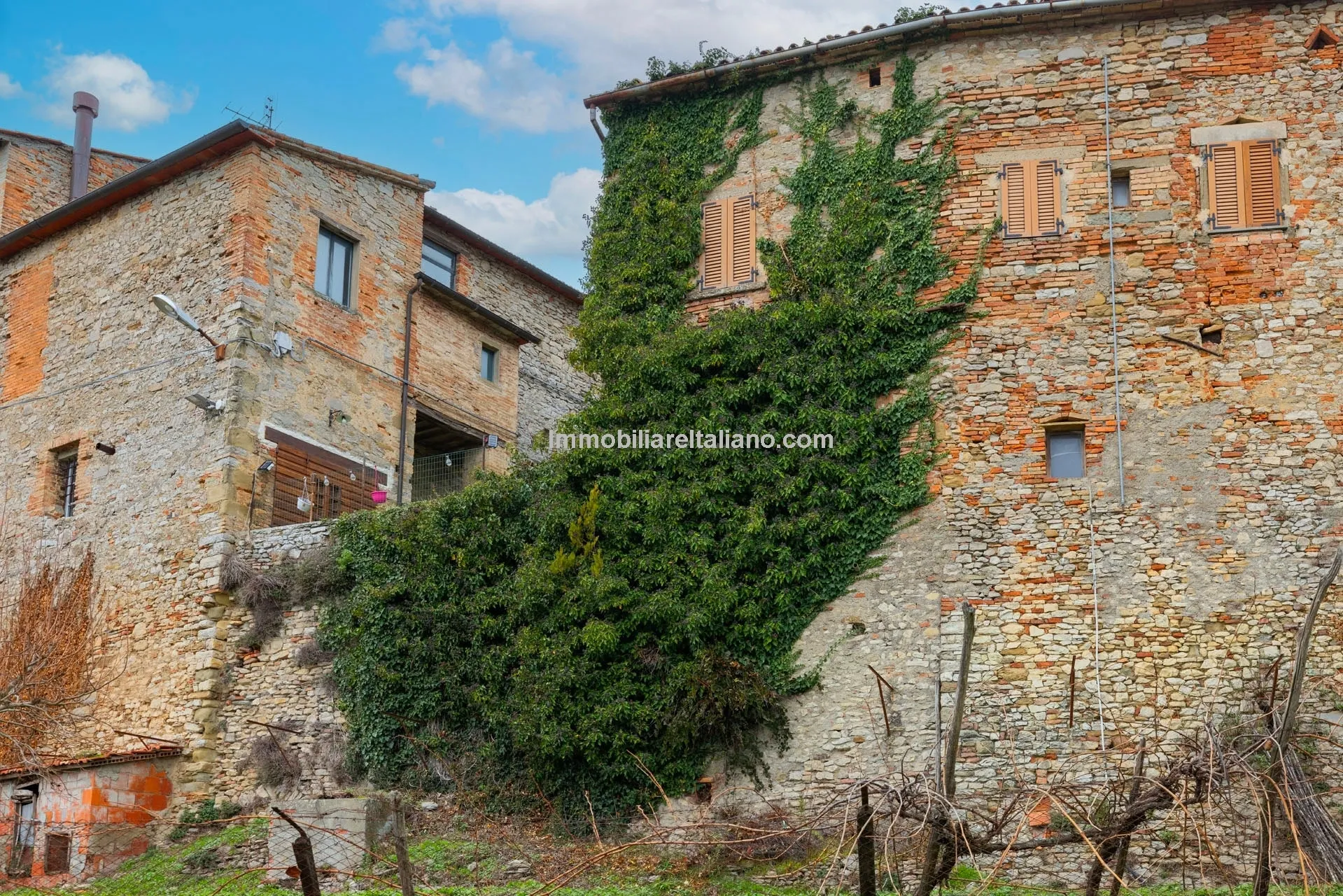 Historic 3-Bedroom Townhouse with Garden in Umbria's Monte Santa Maria Tiberina - View image 13 of 29