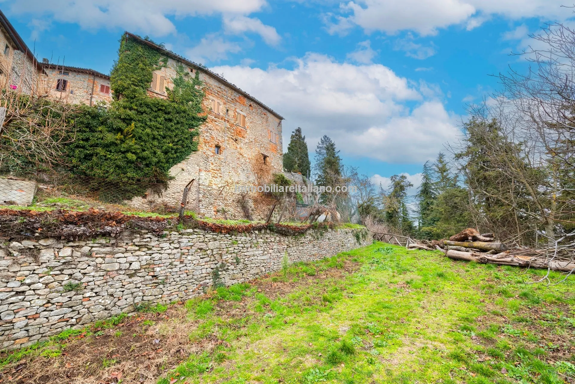 Historic 3-Bedroom Townhouse with Garden in Umbria's Monte Santa Maria Tiberina - View image 14 of 29