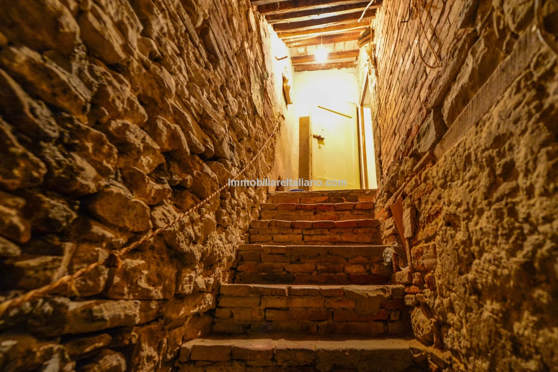 Historic 3-Bedroom Townhouse with Garden in Umbria's Monte Santa Maria Tiberina - View image 23 of 29