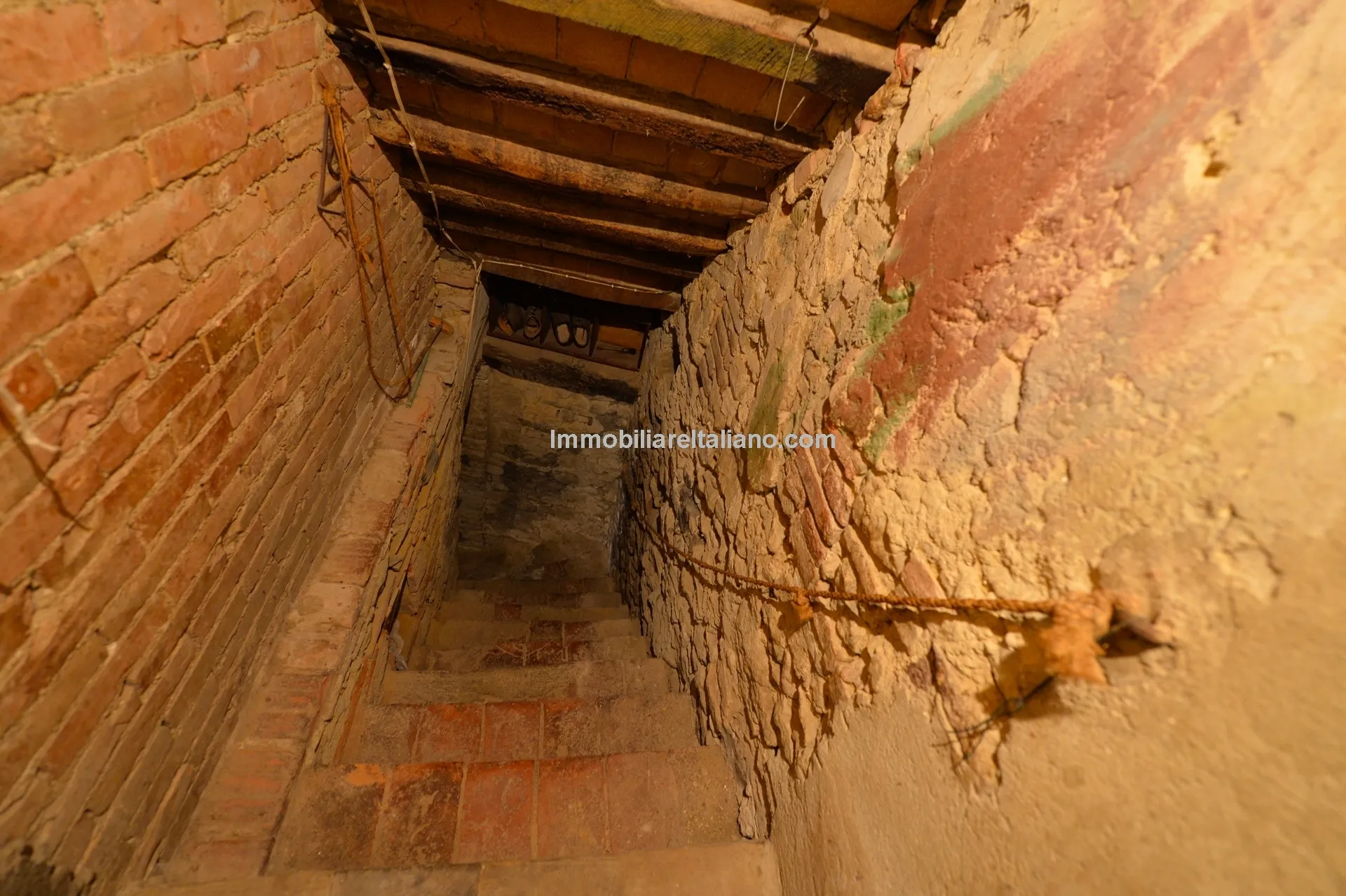 Historic 3-Bedroom Townhouse with Garden in Umbria's Monte Santa Maria Tiberina - View image 26 of 29