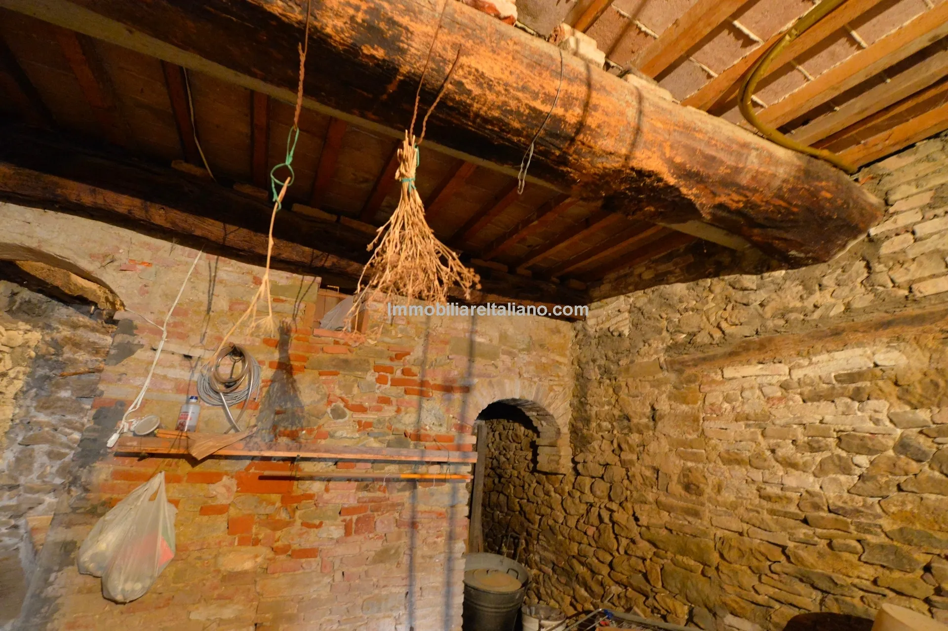 Historic 3-Bedroom Townhouse with Garden in Umbria's Monte Santa Maria Tiberina - View image 27 of 29