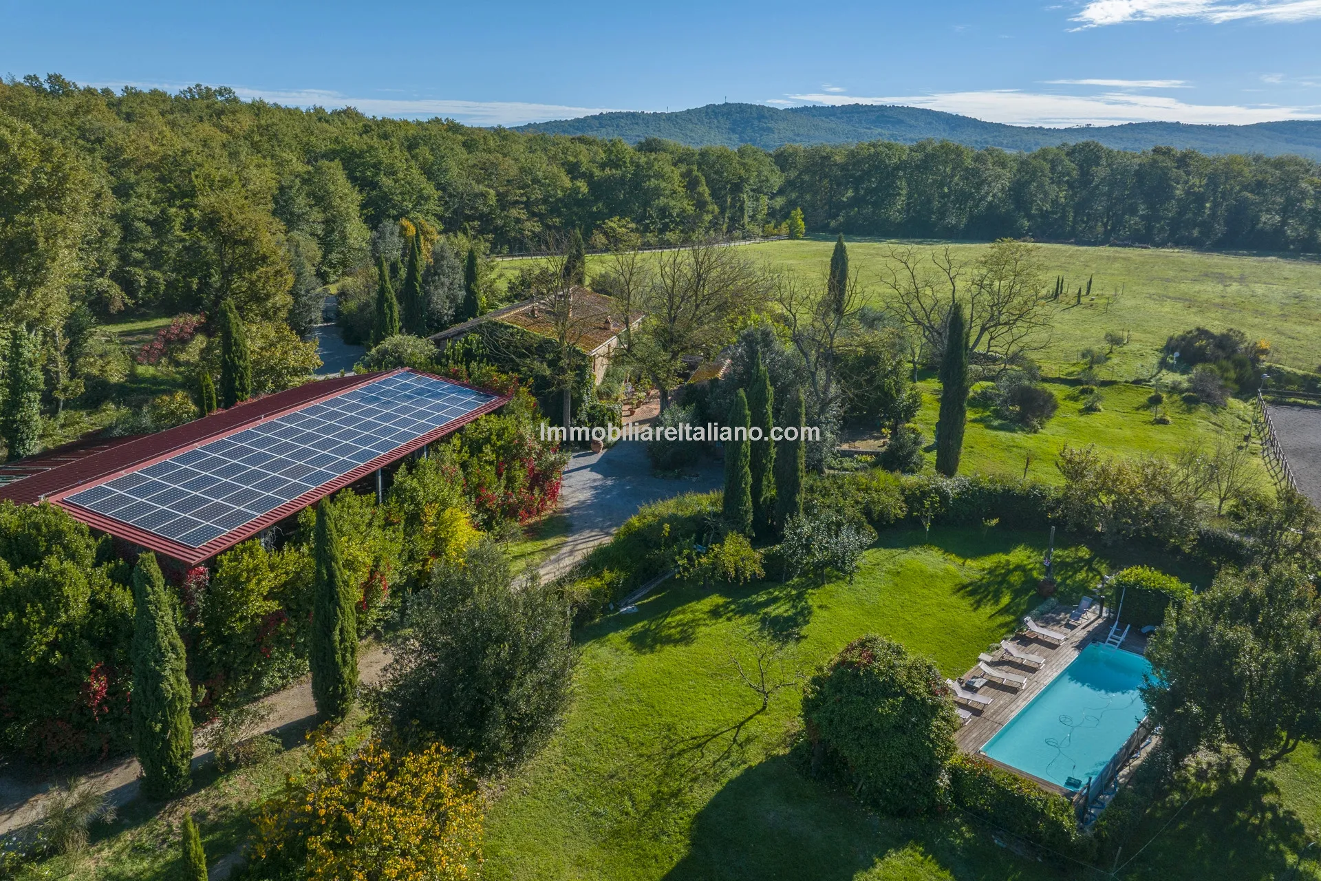 9-Bedroom Farmhouse with Pool and Equestrian Potential in Tuscany - Image 3