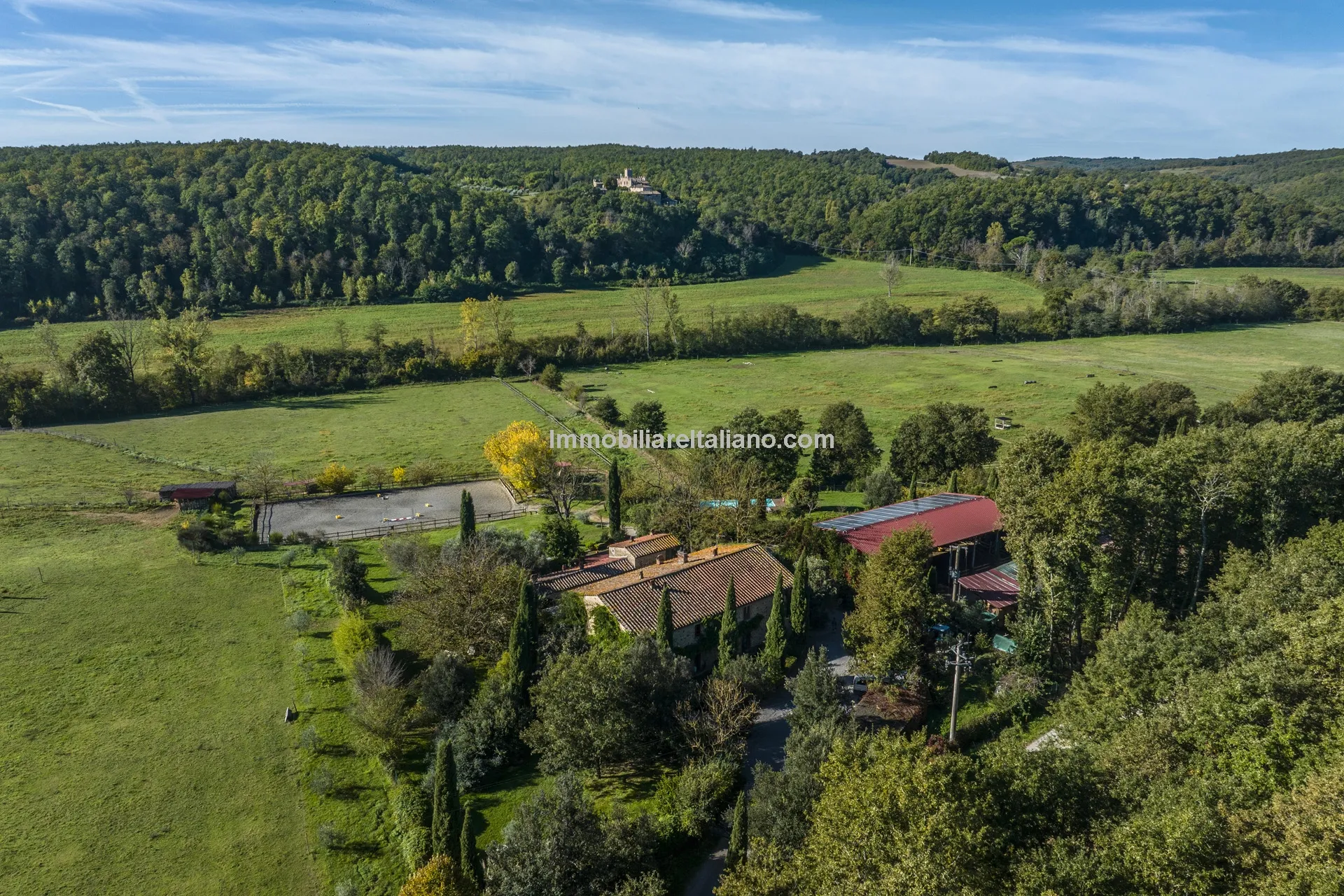 9-Bedroom Farmhouse with Pool and Equestrian Potential in Tuscany - View image 8 of 104