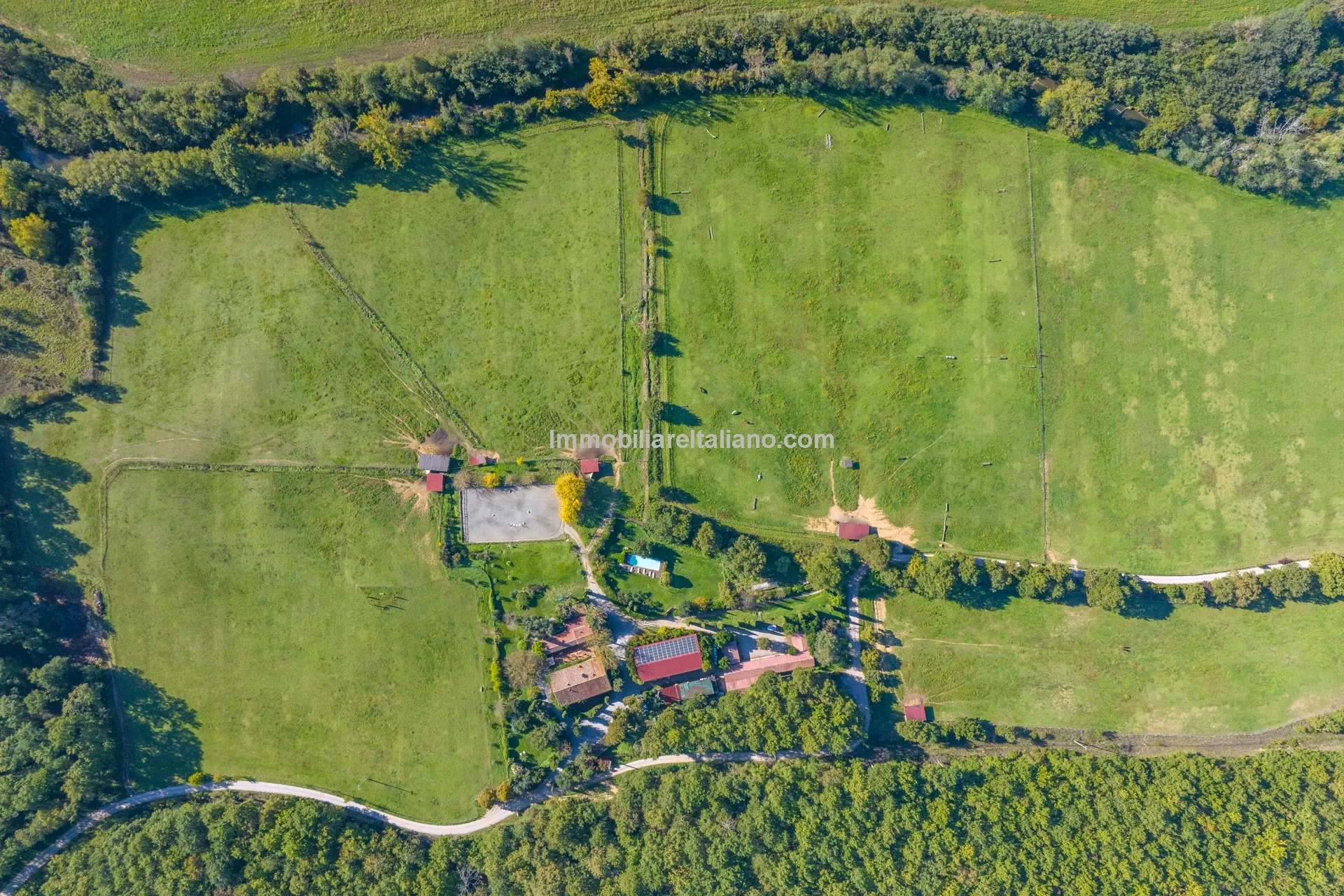 9-Bedroom Farmhouse with Pool and Equestrian Potential in Tuscany - View image 9 of 104