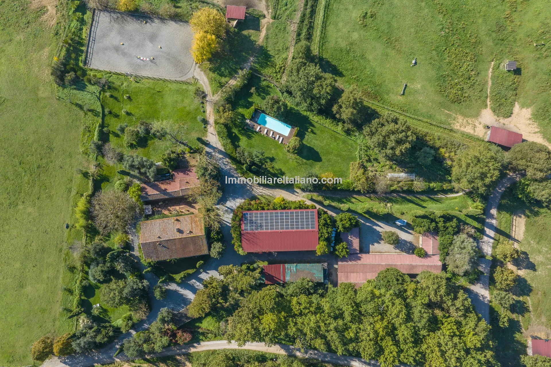 9-Bedroom Farmhouse with Pool and Equestrian Potential in Tuscany - View image 10 of 104