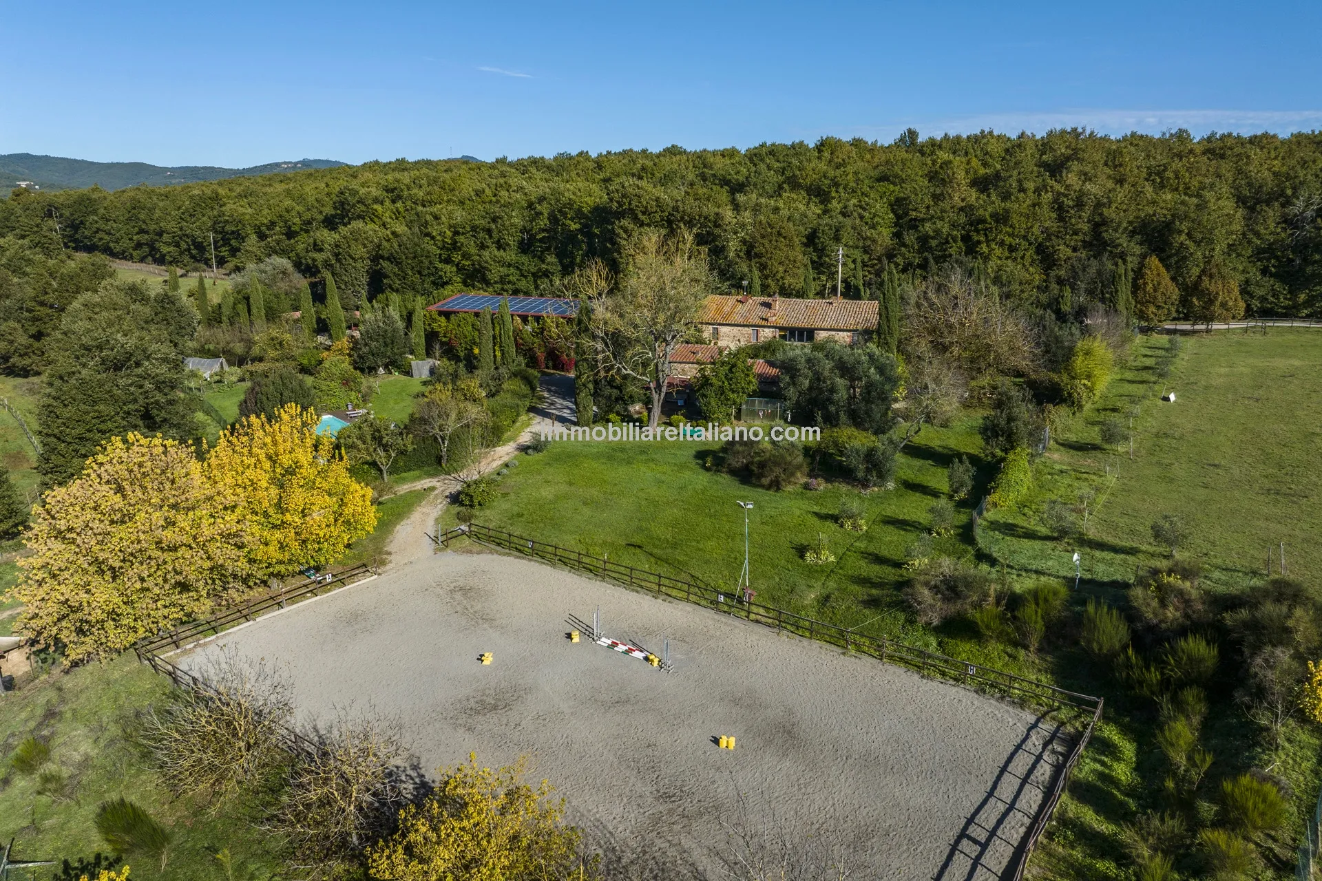 9-Bedroom Farmhouse with Pool and Equestrian Potential in Tuscany - View image 12 of 104