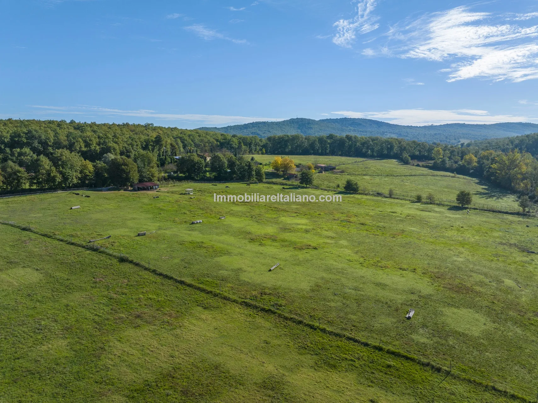 9-Bedroom Farmhouse with Pool and Equestrian Potential in Tuscany - View image 17 of 104