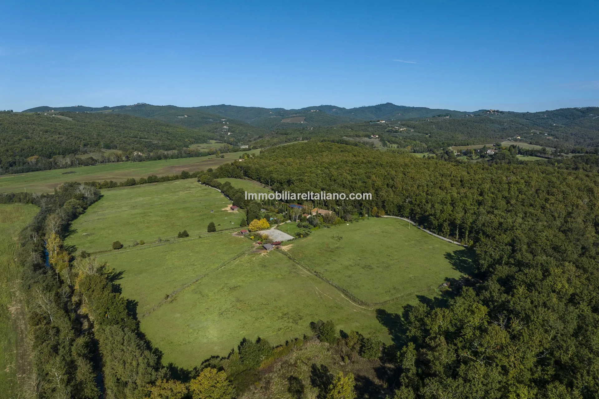 9-Bedroom Farmhouse with Pool and Equestrian Potential in Tuscany - View image 19 of 104