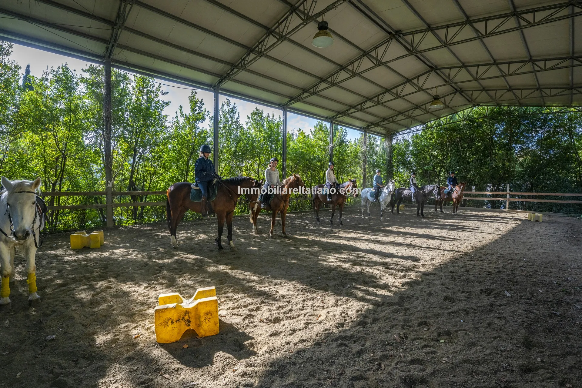 9-Bedroom Farmhouse with Pool and Equestrian Potential in Tuscany - View image 22 of 104