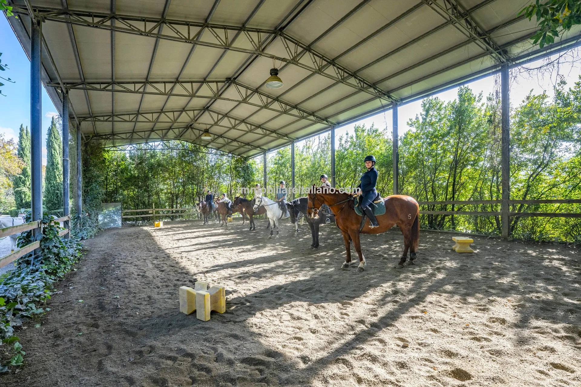 9-Bedroom Farmhouse with Pool and Equestrian Potential in Tuscany - View image 23 of 104