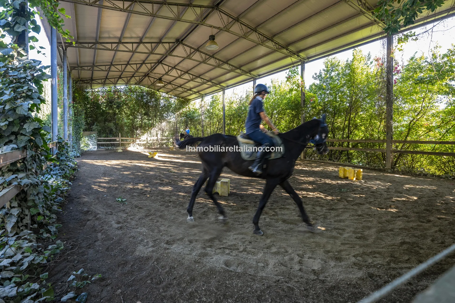 9-Bedroom Farmhouse with Pool and Equestrian Potential in Tuscany - View image 27 of 104