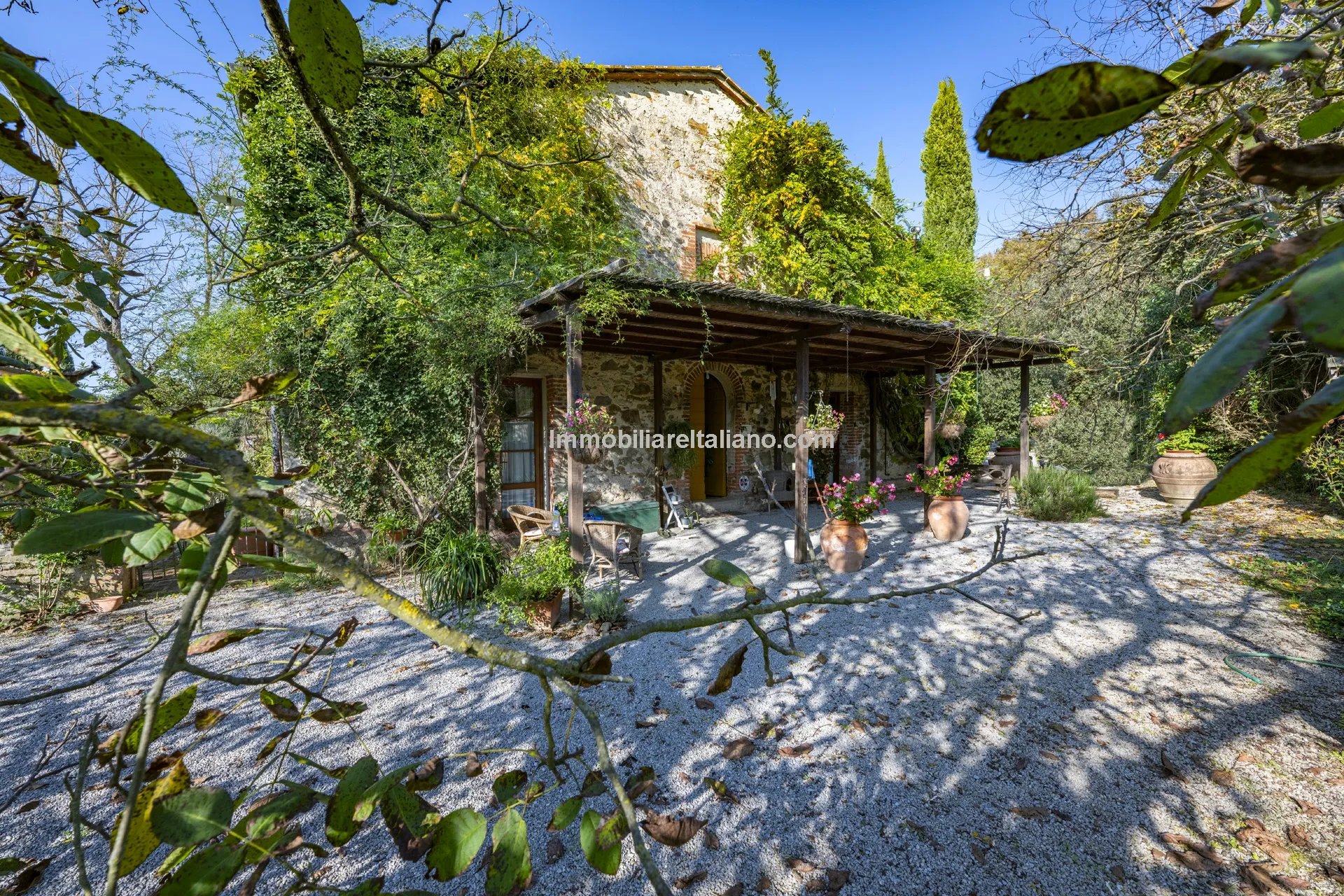 9-Bedroom Farmhouse with Pool and Equestrian Potential in Tuscany - View image 36 of 104