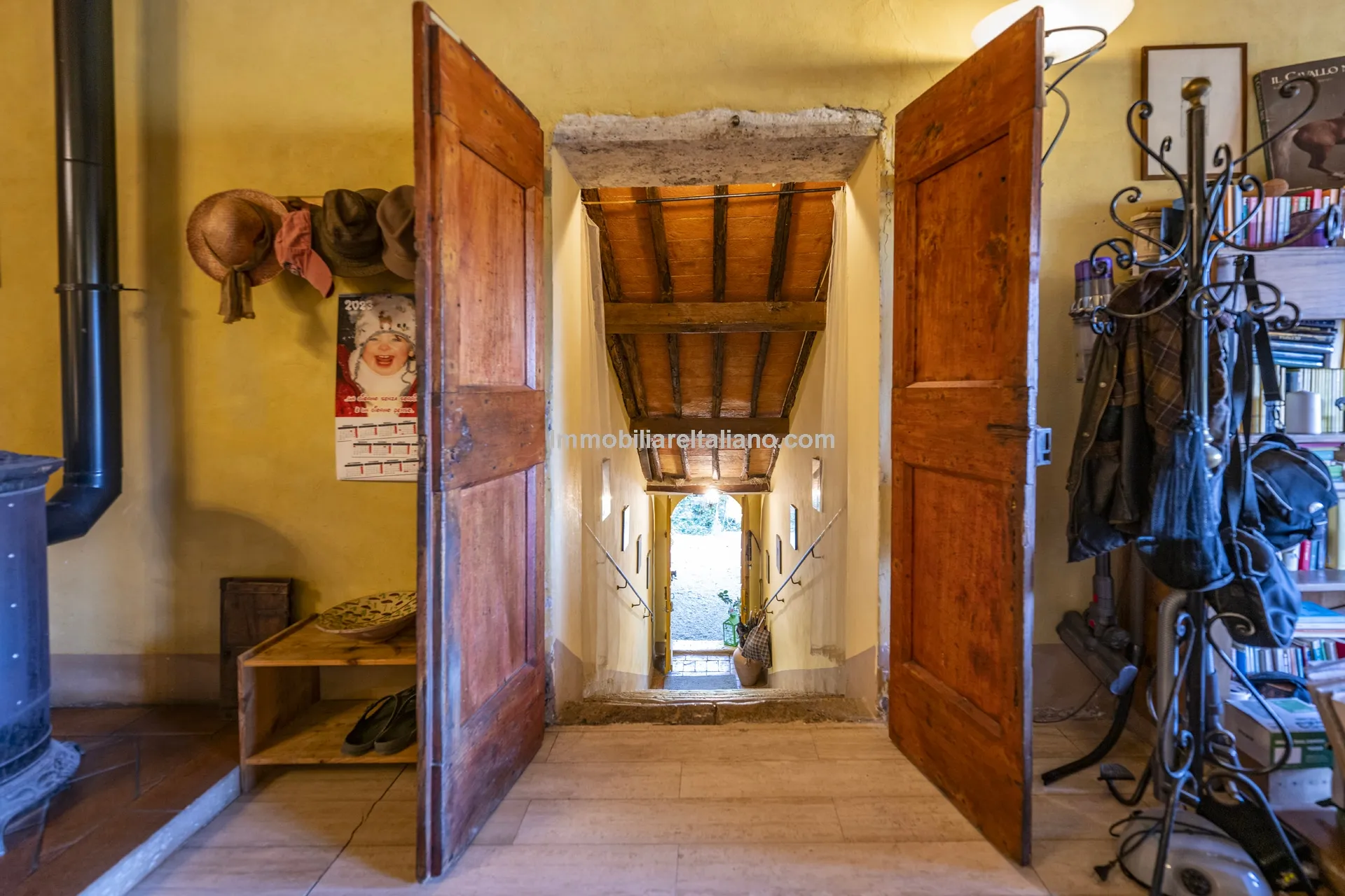 9-Bedroom Farmhouse with Pool and Equestrian Potential in Tuscany - View image 41 of 104