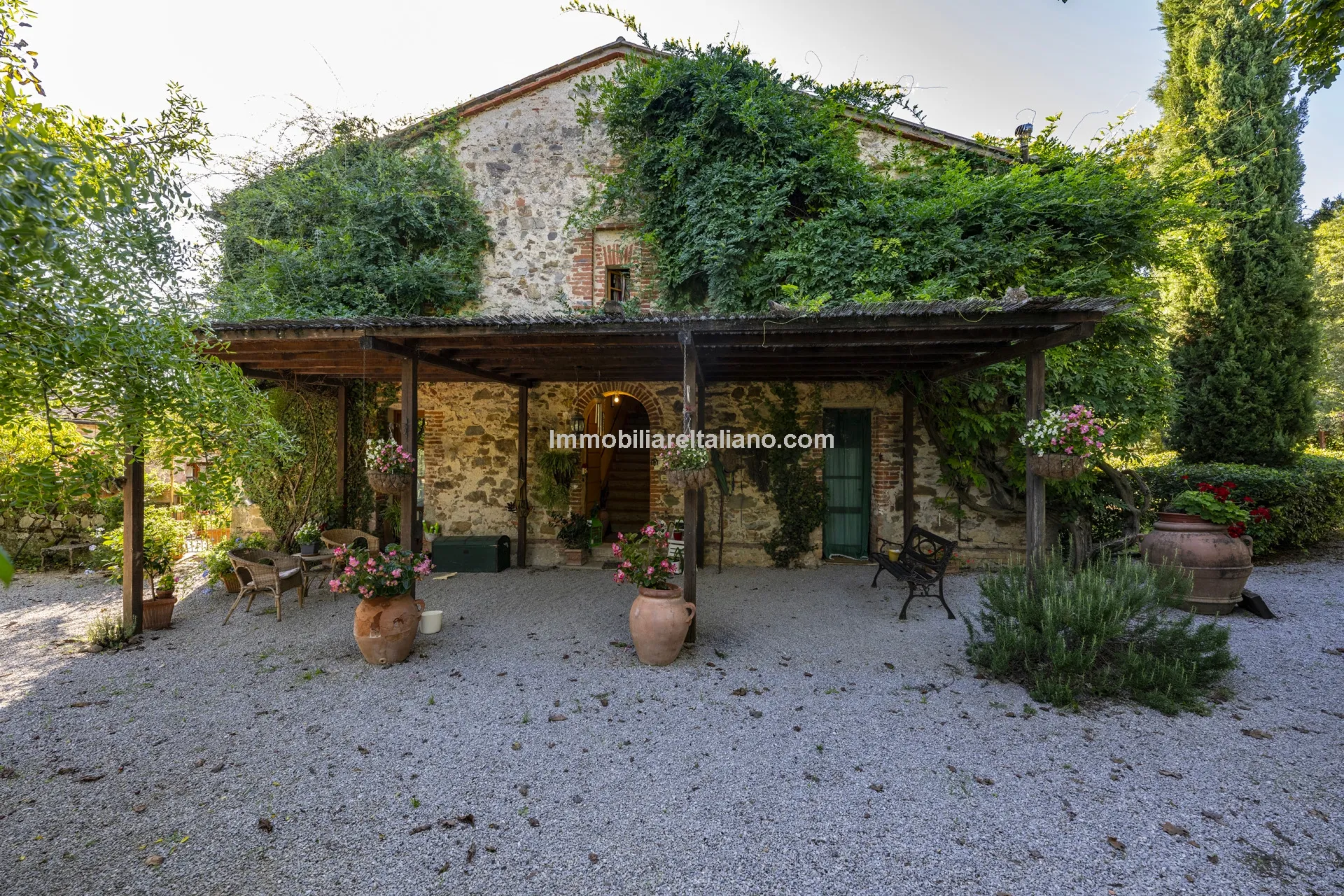 9-Bedroom Farmhouse with Pool and Equestrian Potential in Tuscany - View image 44 of 104