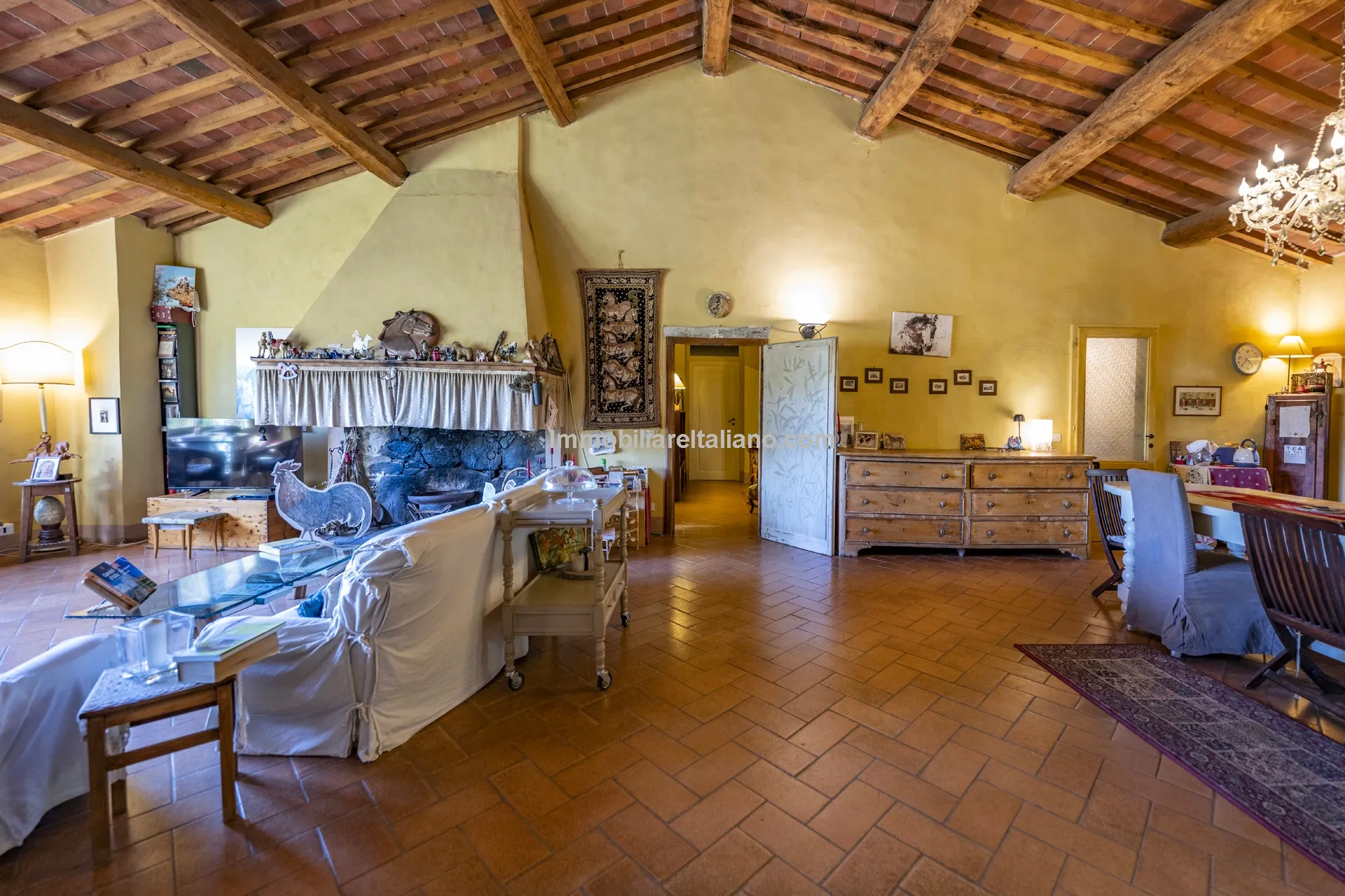 9-Bedroom Farmhouse with Pool and Equestrian Potential in Tuscany - View image 45 of 104