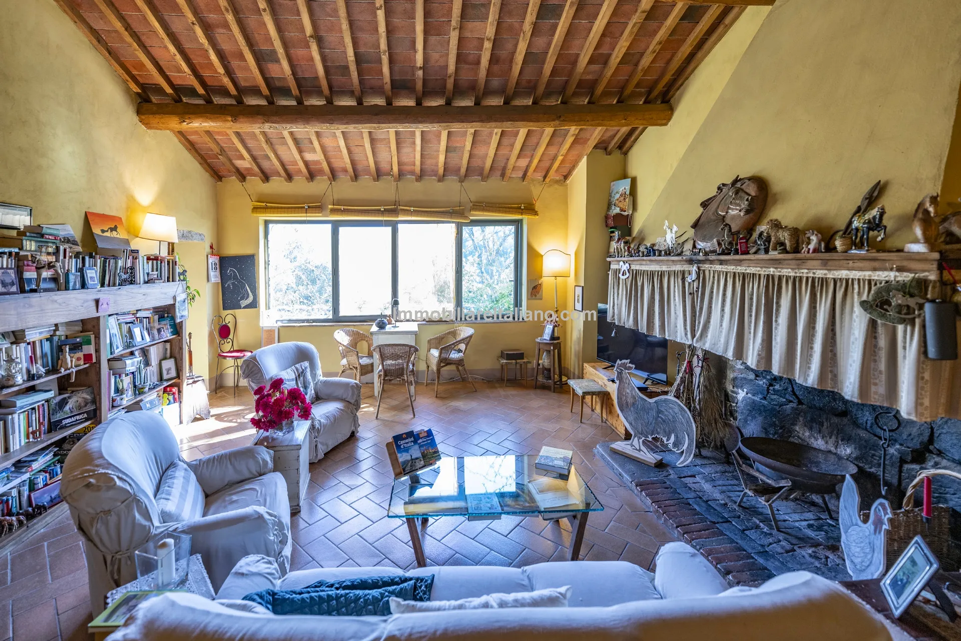 9-Bedroom Farmhouse with Pool and Equestrian Potential in Tuscany - View image 47 of 104