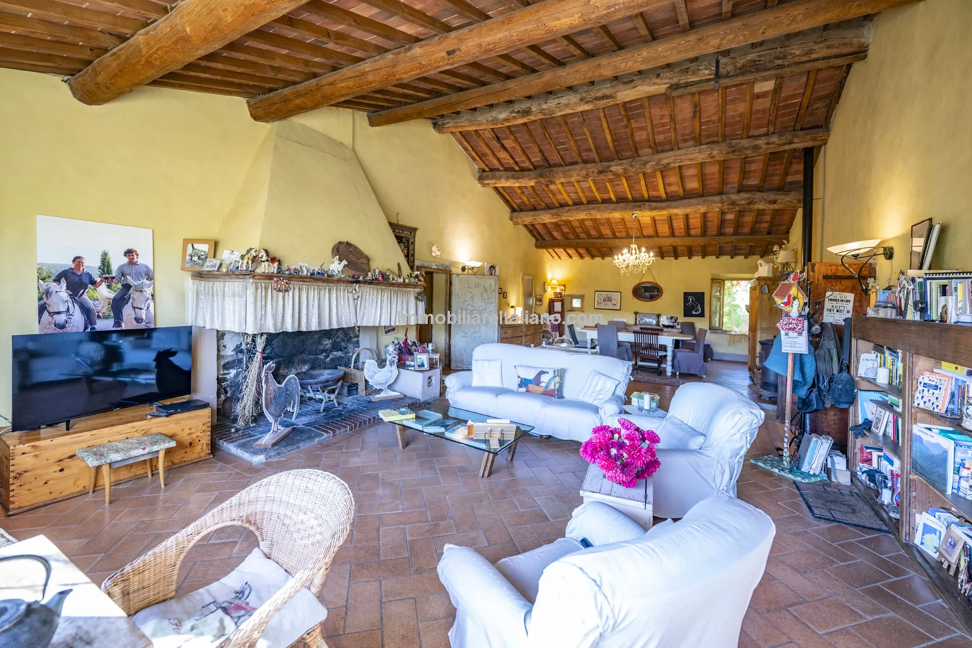 9-Bedroom Farmhouse with Pool and Equestrian Potential in Tuscany - View image 48 of 104