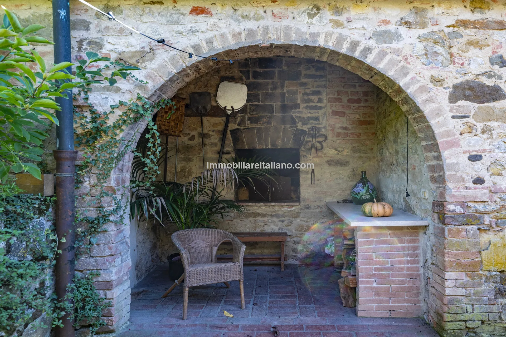 9-Bedroom Farmhouse with Pool and Equestrian Potential in Tuscany - View image 61 of 104
