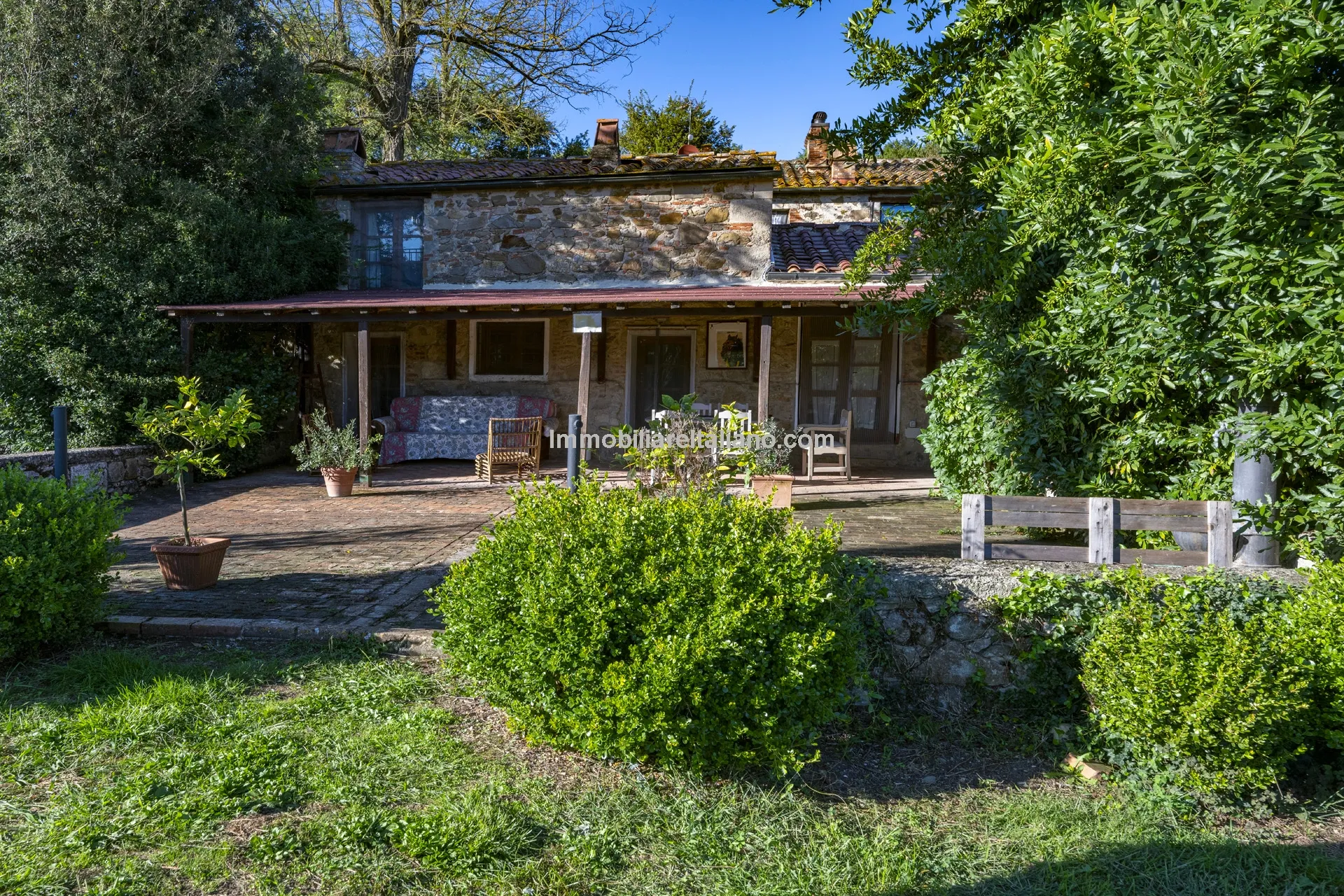 9-Bedroom Farmhouse with Pool and Equestrian Potential in Tuscany - View image 63 of 104