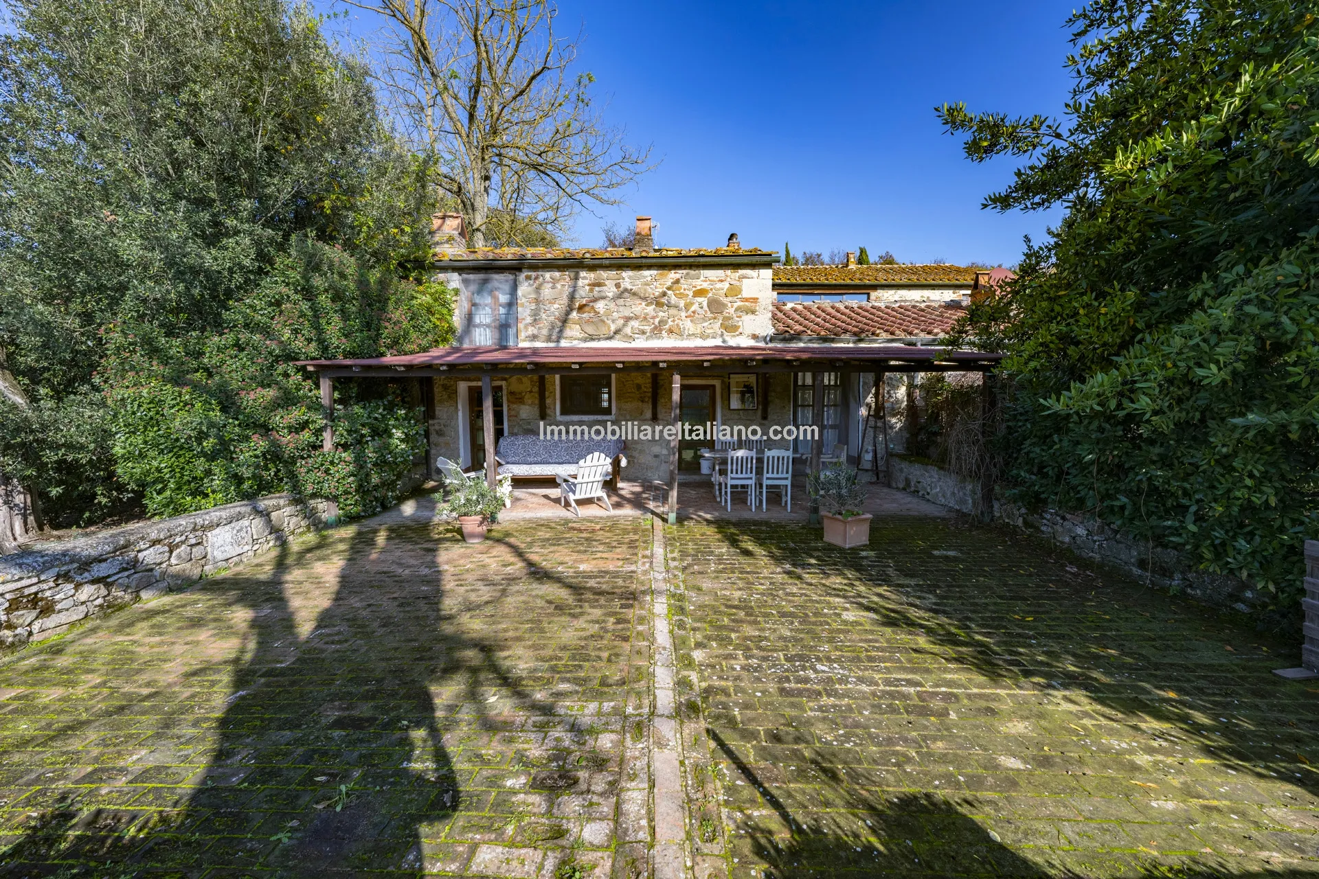 9-Bedroom Farmhouse with Pool and Equestrian Potential in Tuscany - View image 69 of 104