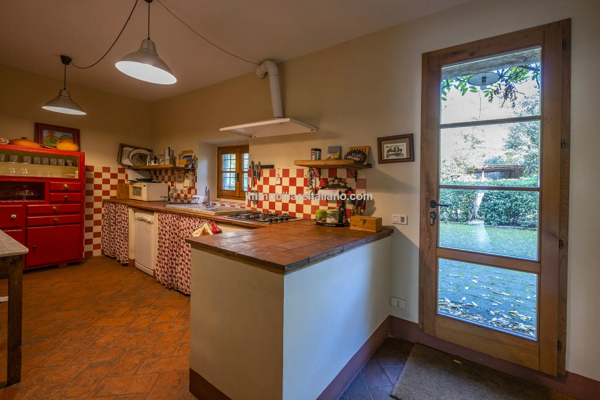 9-Bedroom Farmhouse with Pool and Equestrian Potential in Tuscany - View image 73 of 104
