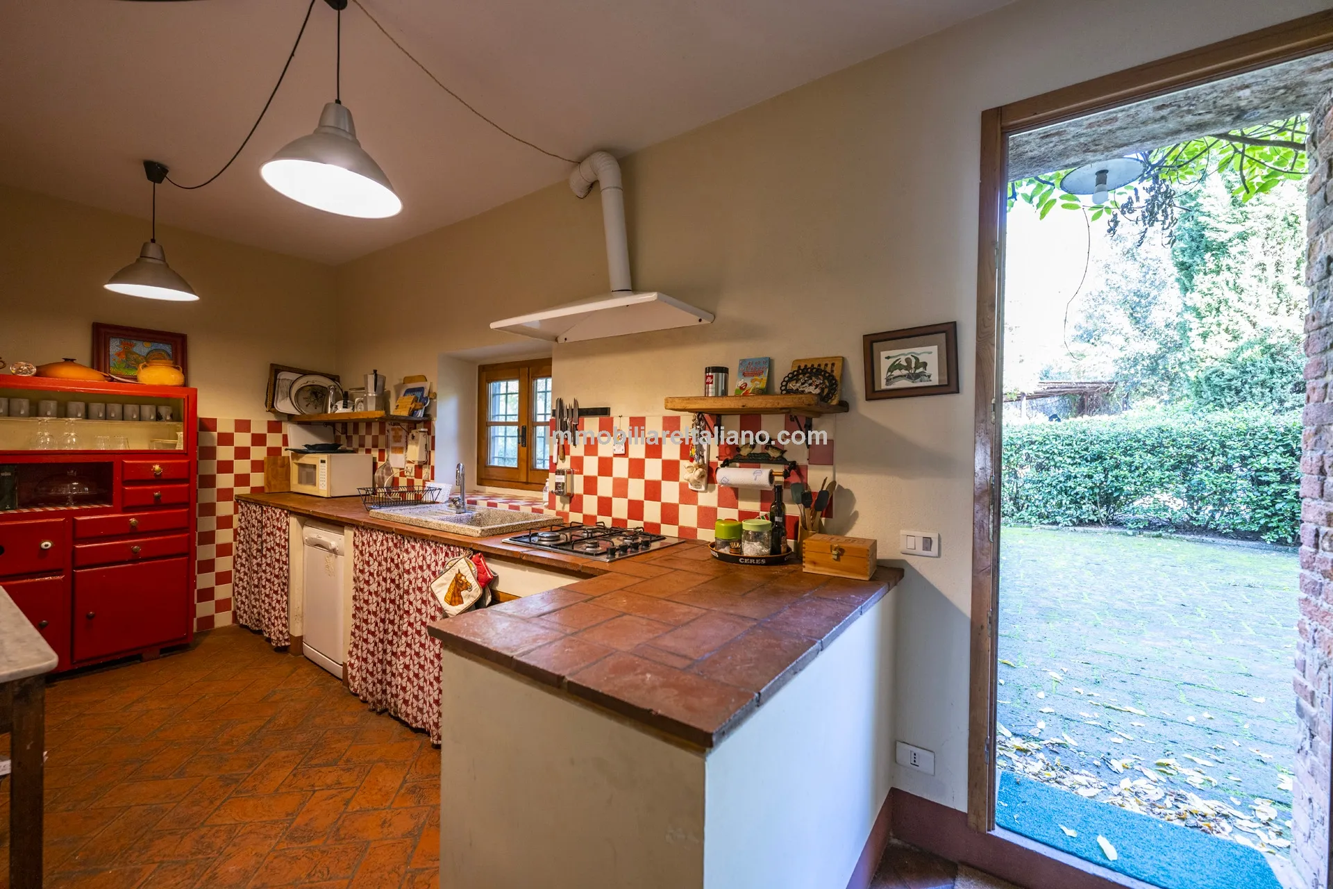 9-Bedroom Farmhouse with Pool and Equestrian Potential in Tuscany - View image 76 of 104