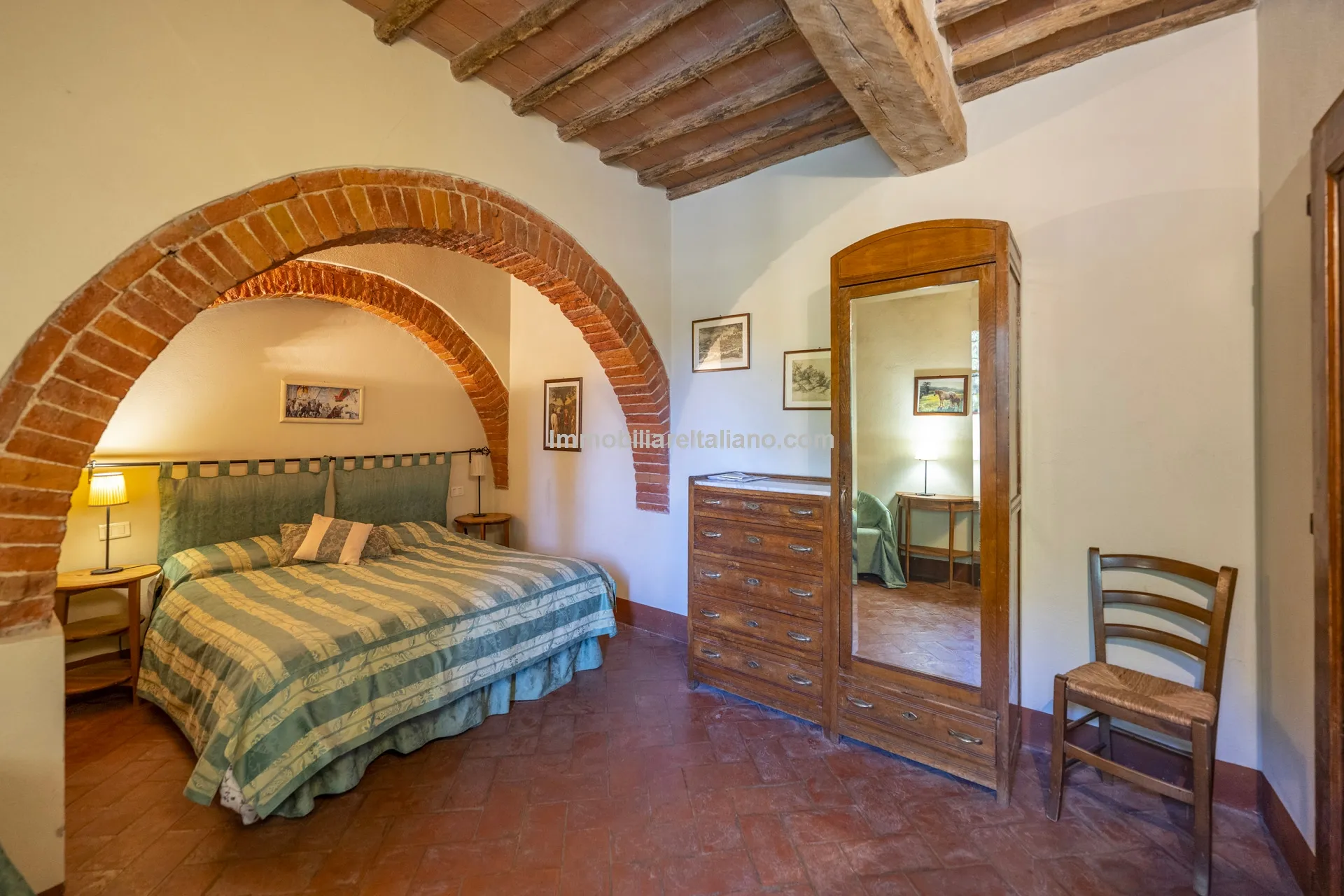 9-Bedroom Farmhouse with Pool and Equestrian Potential in Tuscany - View image 87 of 104