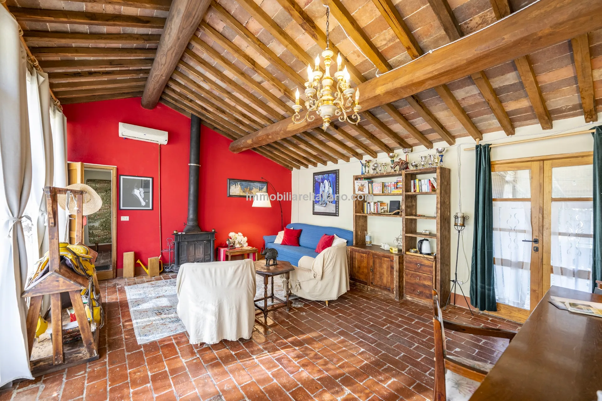 9-Bedroom Farmhouse with Pool and Equestrian Potential in Tuscany - View image 93 of 104