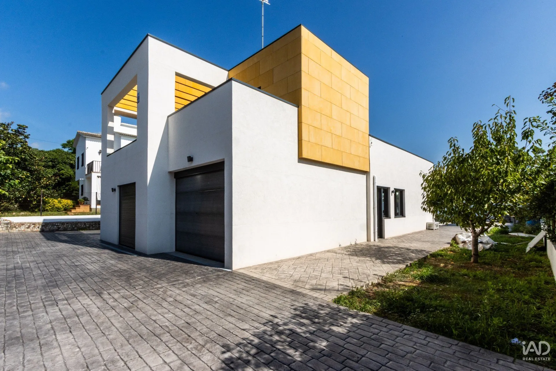 Contemporary Eco-Friendly 3-Bedroom House with Vineyard Views in Sentmenat - Image 4