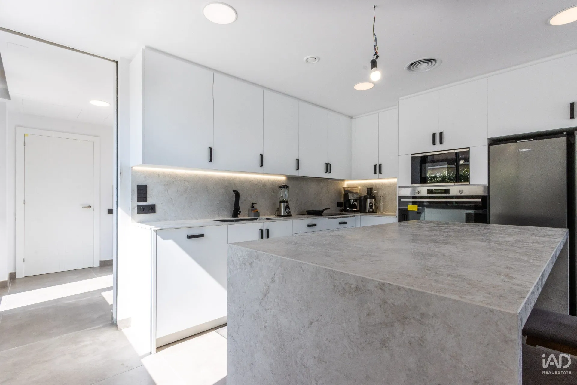 Contemporary Eco-Friendly 3-Bedroom House with Vineyard Views in Sentmenat - View image 18 of 39