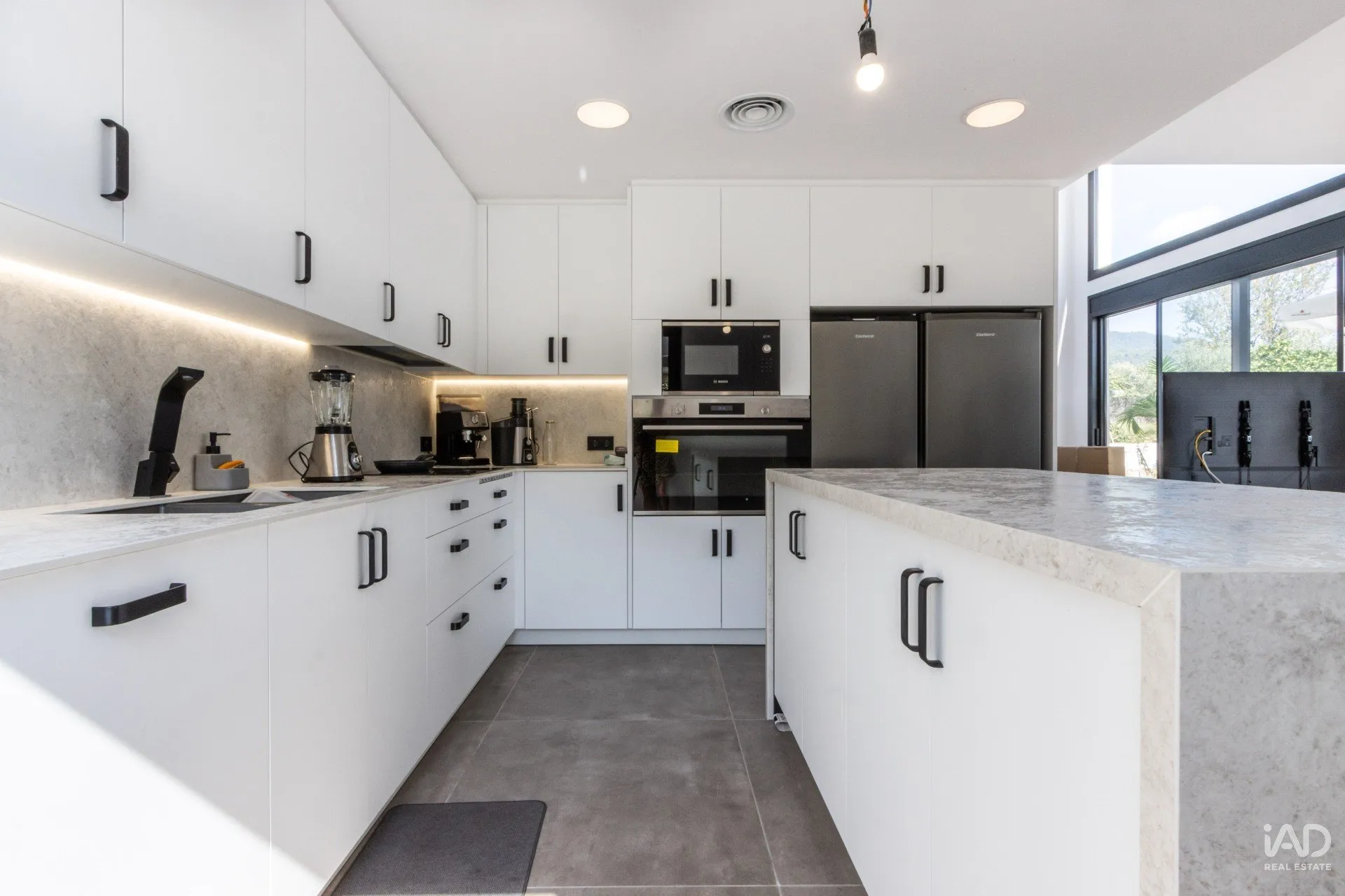 Contemporary Eco-Friendly 3-Bedroom House with Vineyard Views in Sentmenat - View image 19 of 39