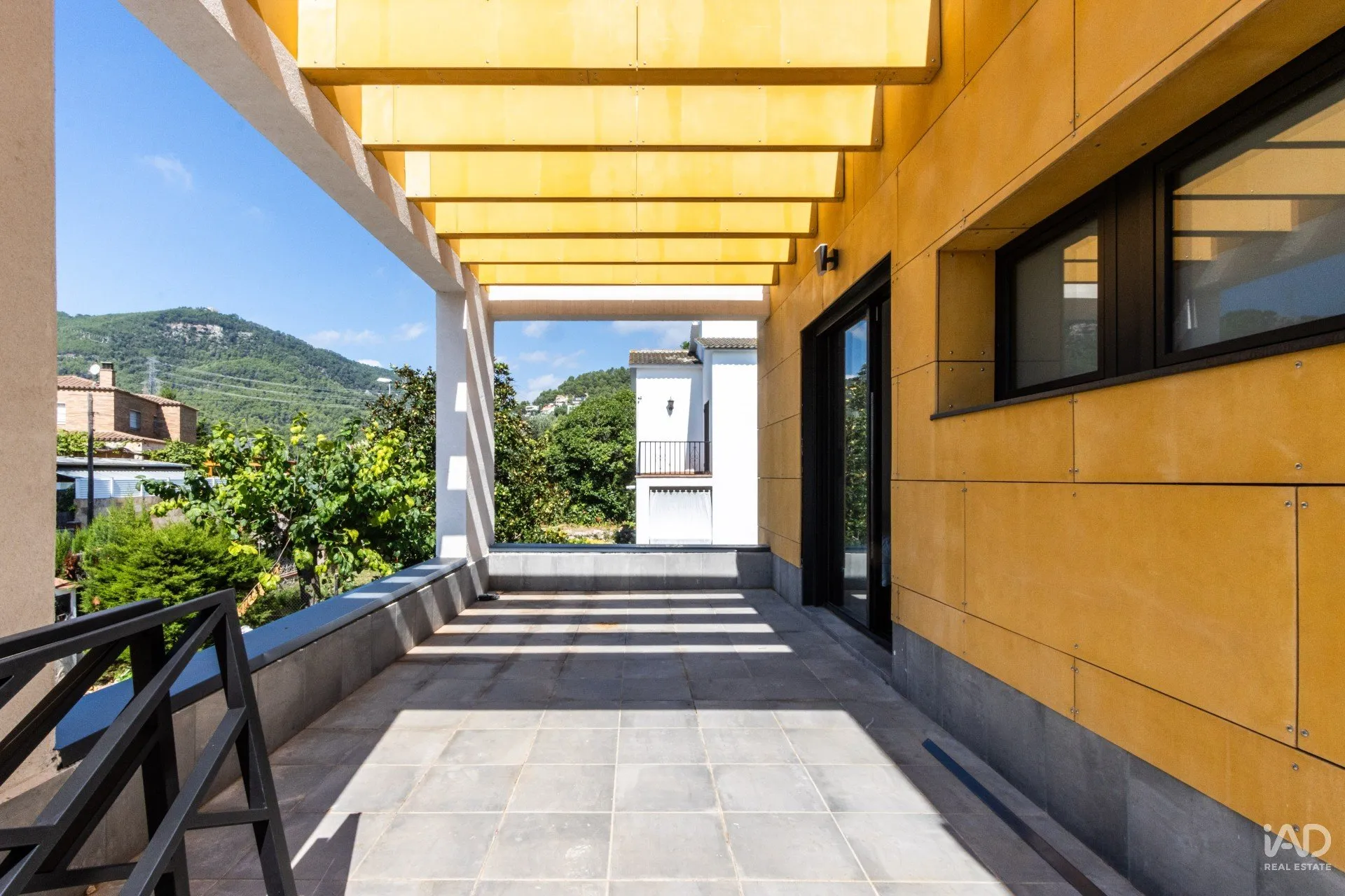 Contemporary Eco-Friendly 3-Bedroom House with Vineyard Views in Sentmenat - View image 37 of 39