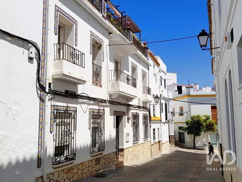 1940s 7-Bedroom House with Terrace in Andalusia's Alcalá de los Gazules - Image 1