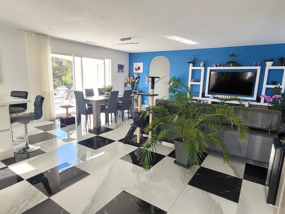 Contemporary 3-Bedroom Villa with Pool in Scenic Autignac, Hérault - View image 8 of 17