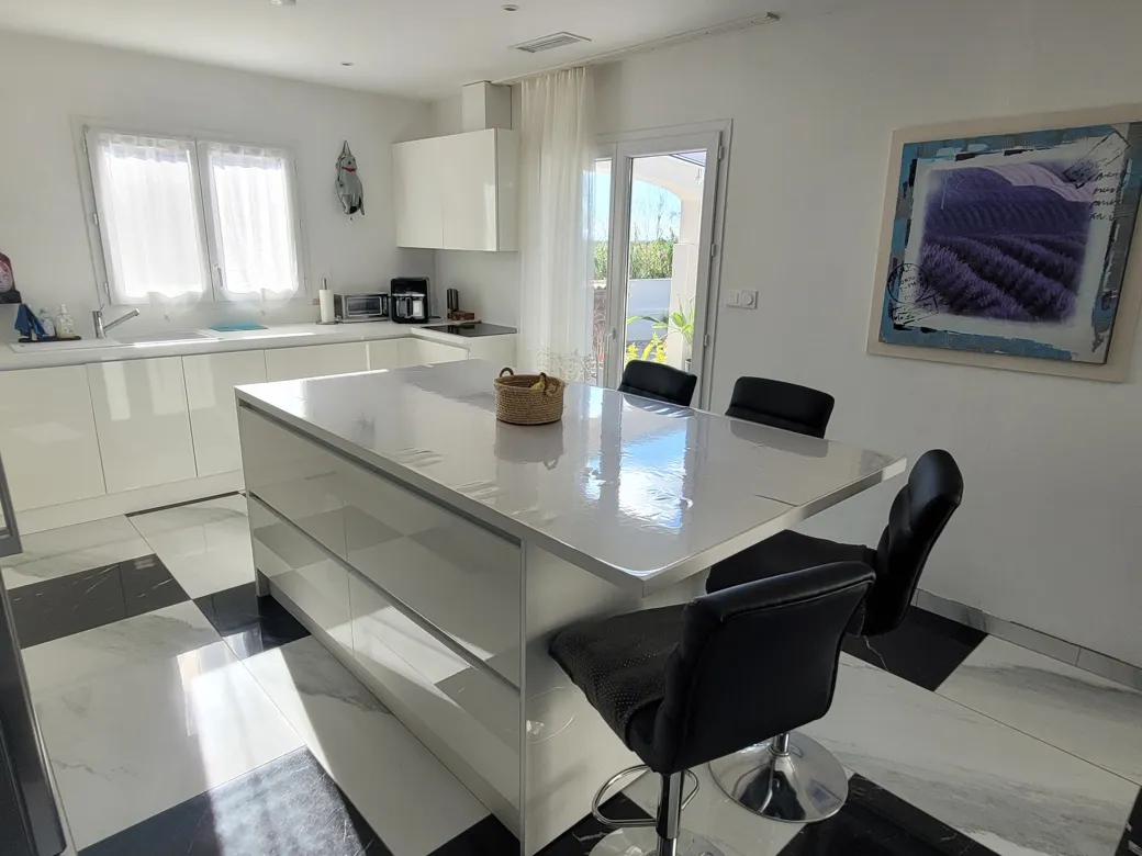 Contemporary 3-Bedroom Villa with Pool in Scenic Autignac, Hérault - View image 11 of 17