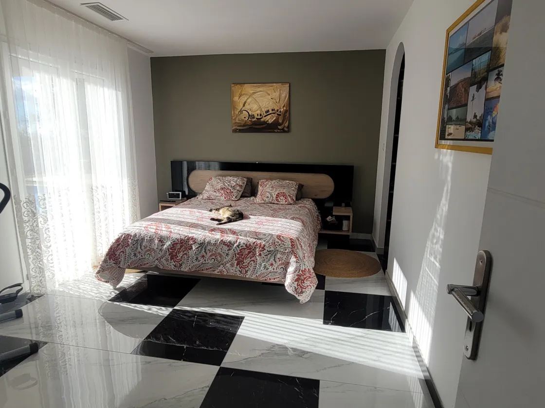 Contemporary 3-Bedroom Villa with Pool in Scenic Autignac, Hérault - View image 13 of 17