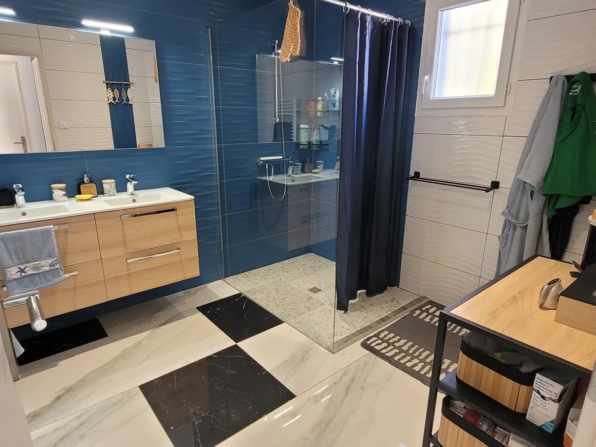 Contemporary 3-Bedroom Villa with Pool in Scenic Autignac, Hérault - View image 14 of 17