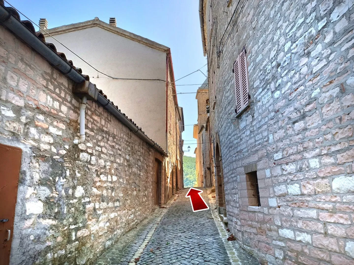 Six-Bedroom Coastal Retreat with Terrace and Garden in Arcevia, Italy - View image 6 of 31