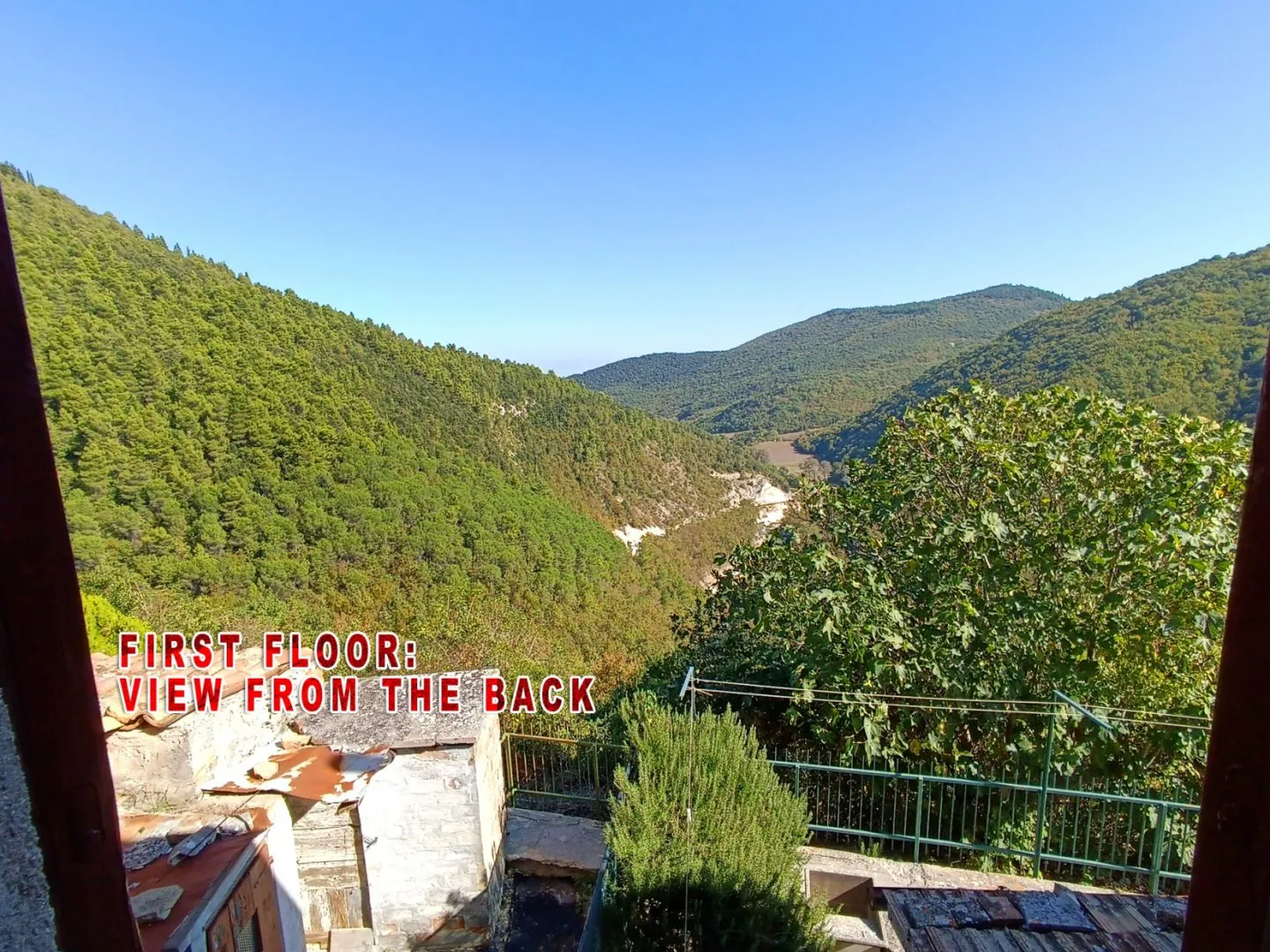 Six-Bedroom Coastal Retreat with Terrace and Garden in Arcevia, Italy - View image 16 of 31