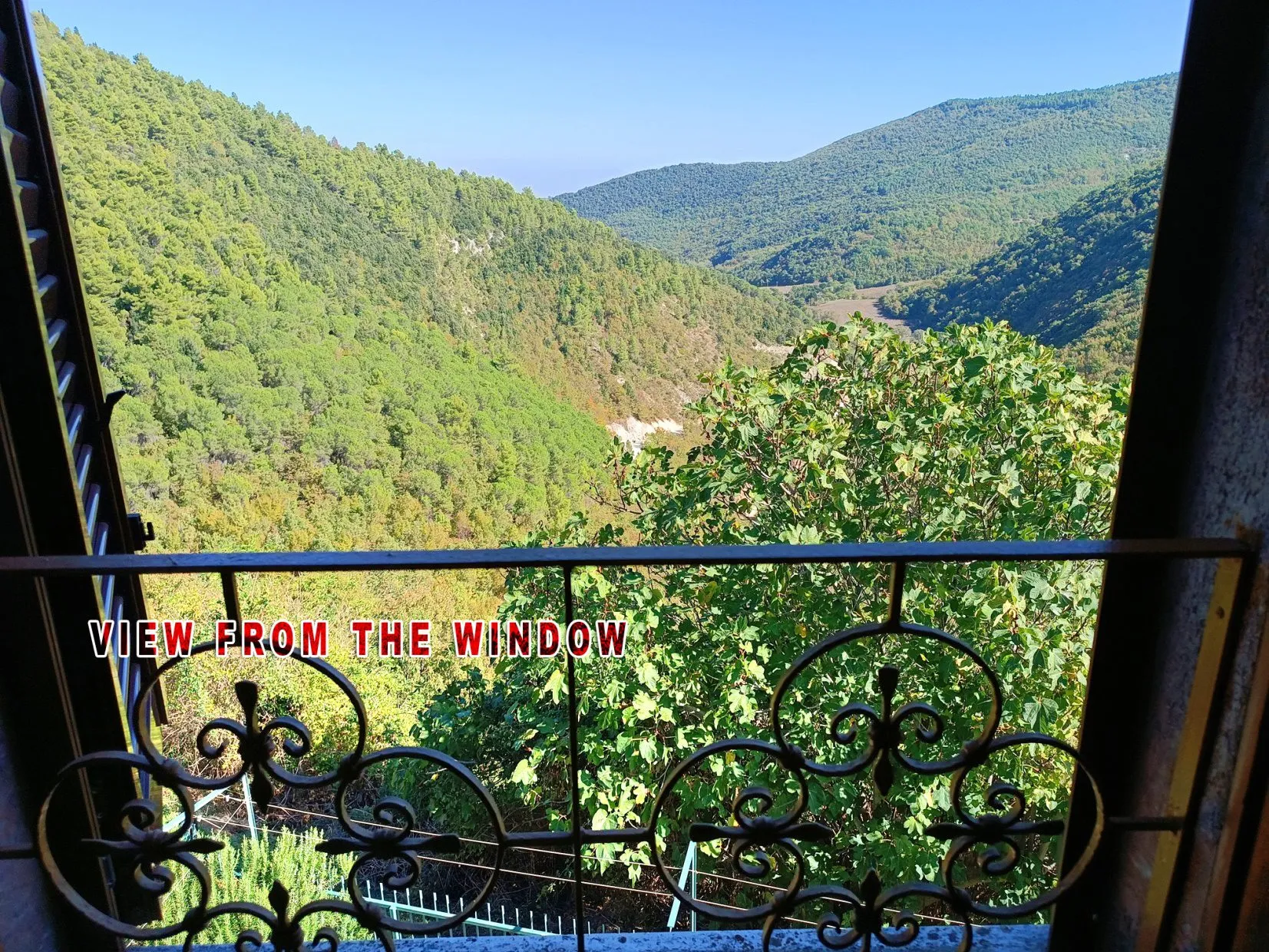 Six-Bedroom Coastal Retreat with Terrace and Garden in Arcevia, Italy - View image 25 of 31