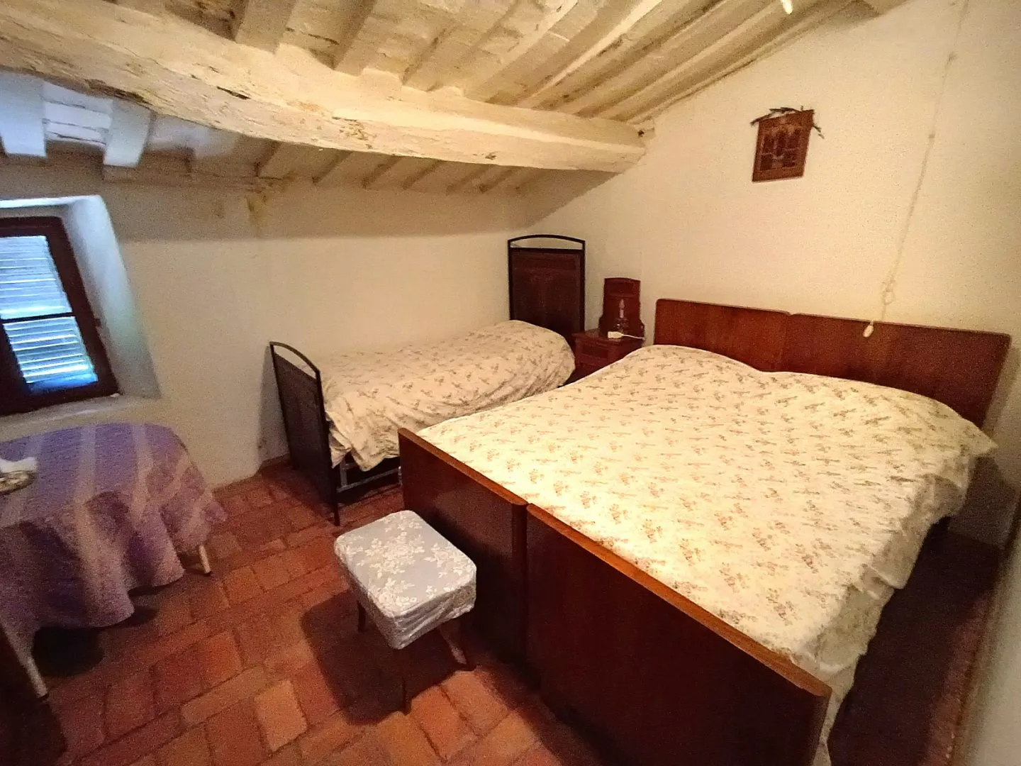 Six-Bedroom Coastal Retreat with Terrace and Garden in Arcevia, Italy - View image 26 of 31